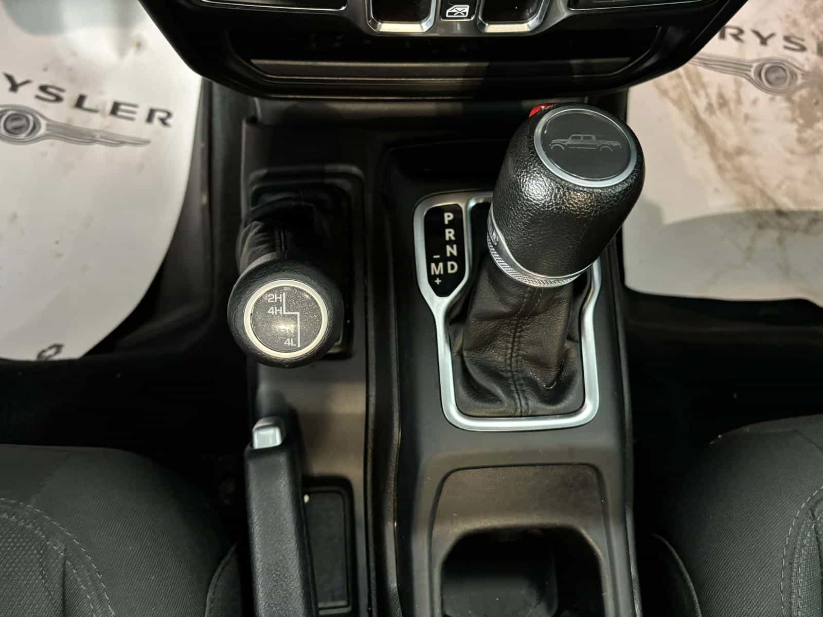 2022 Jeep Gladiator Willy's - Image 14