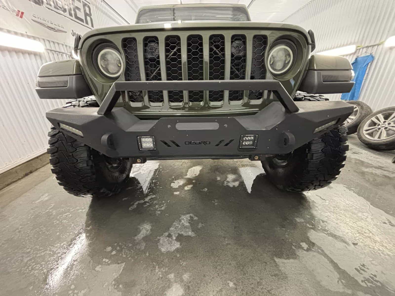 2022 Jeep Gladiator Willy's - Image 2