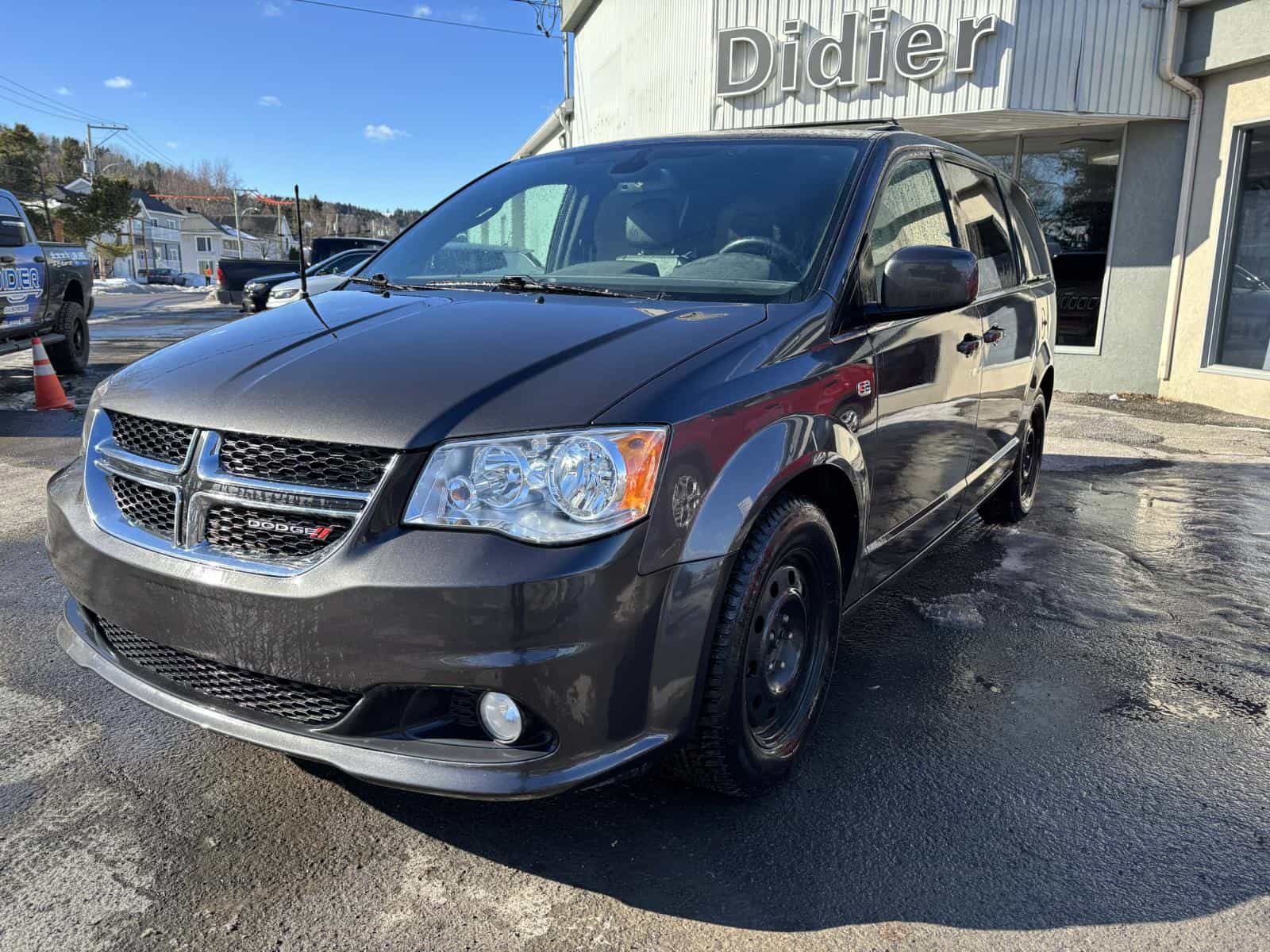 2019 Dodge Caravan SXT - Image 1