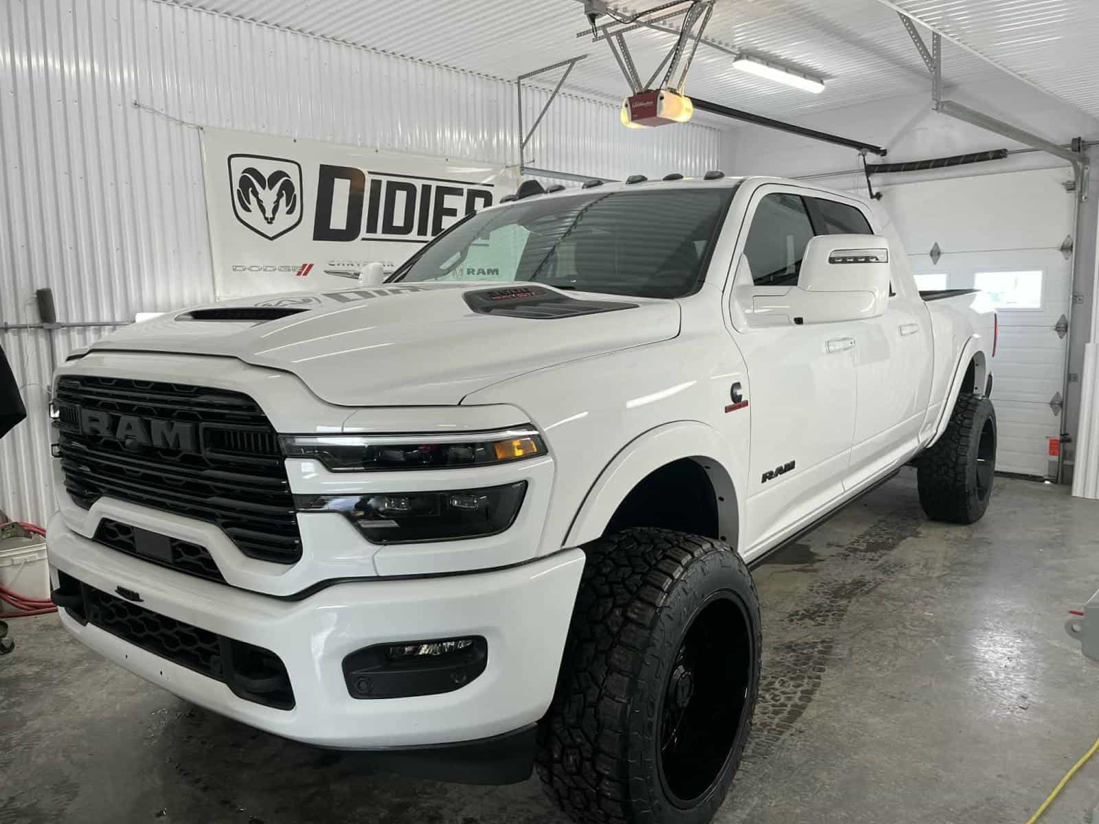 Image 1 RAM 3500 Laramie 2026