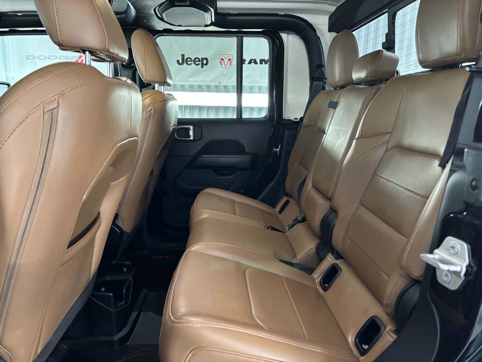 2021 Jeep Gladiator Overland - Image 16