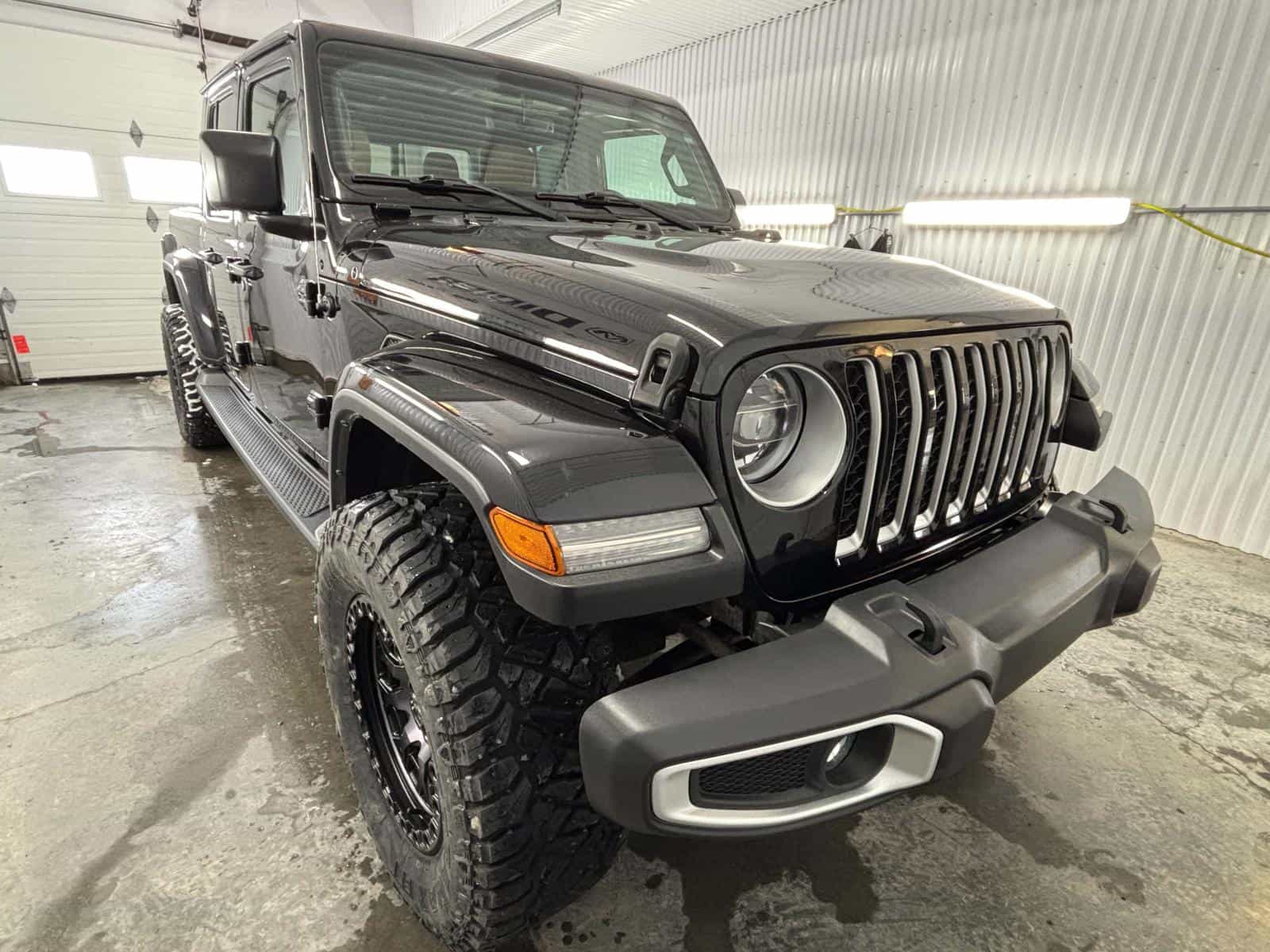 2021 Jeep Gladiator Overland - Image 2