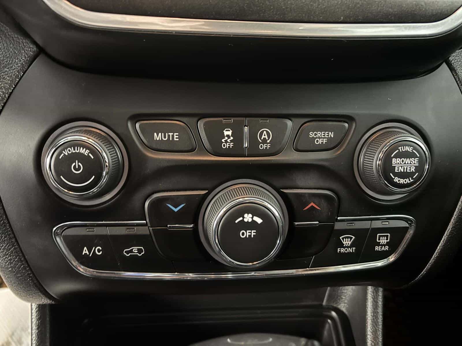 2020 Jeep Cherokee Trailhawk - Image 11