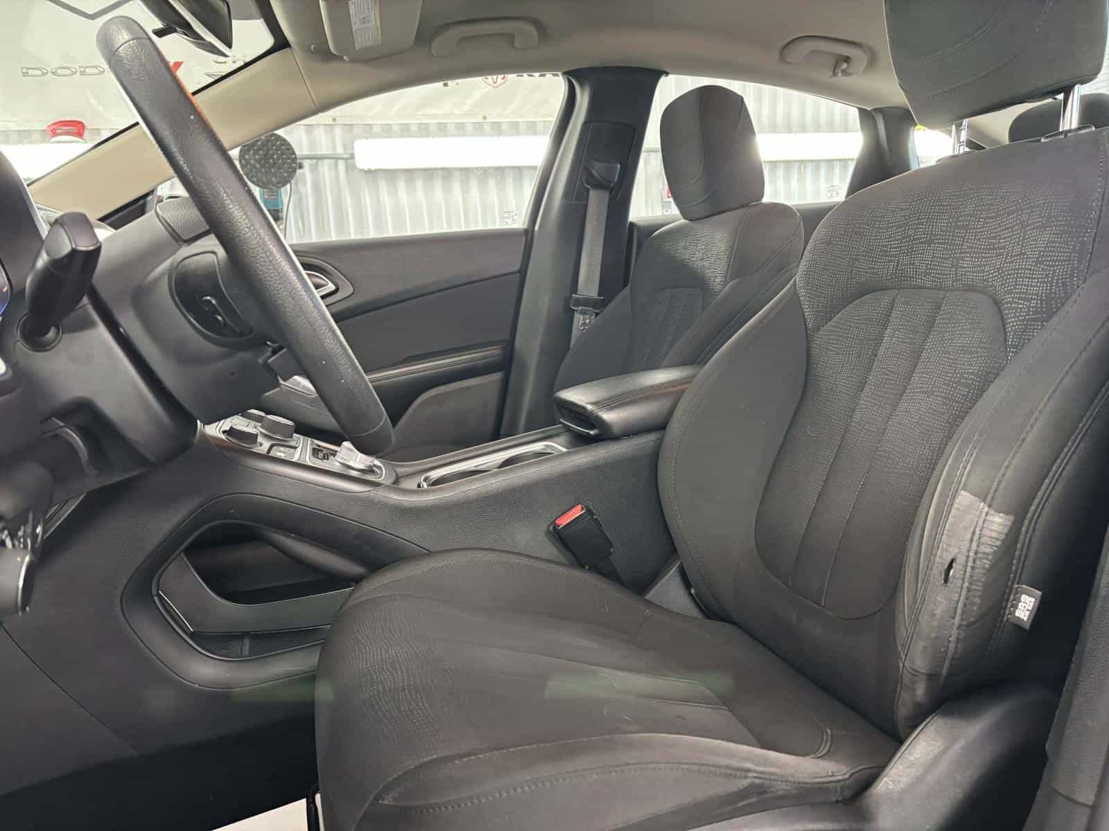 Image 5 Chrysler 200 LX 2016