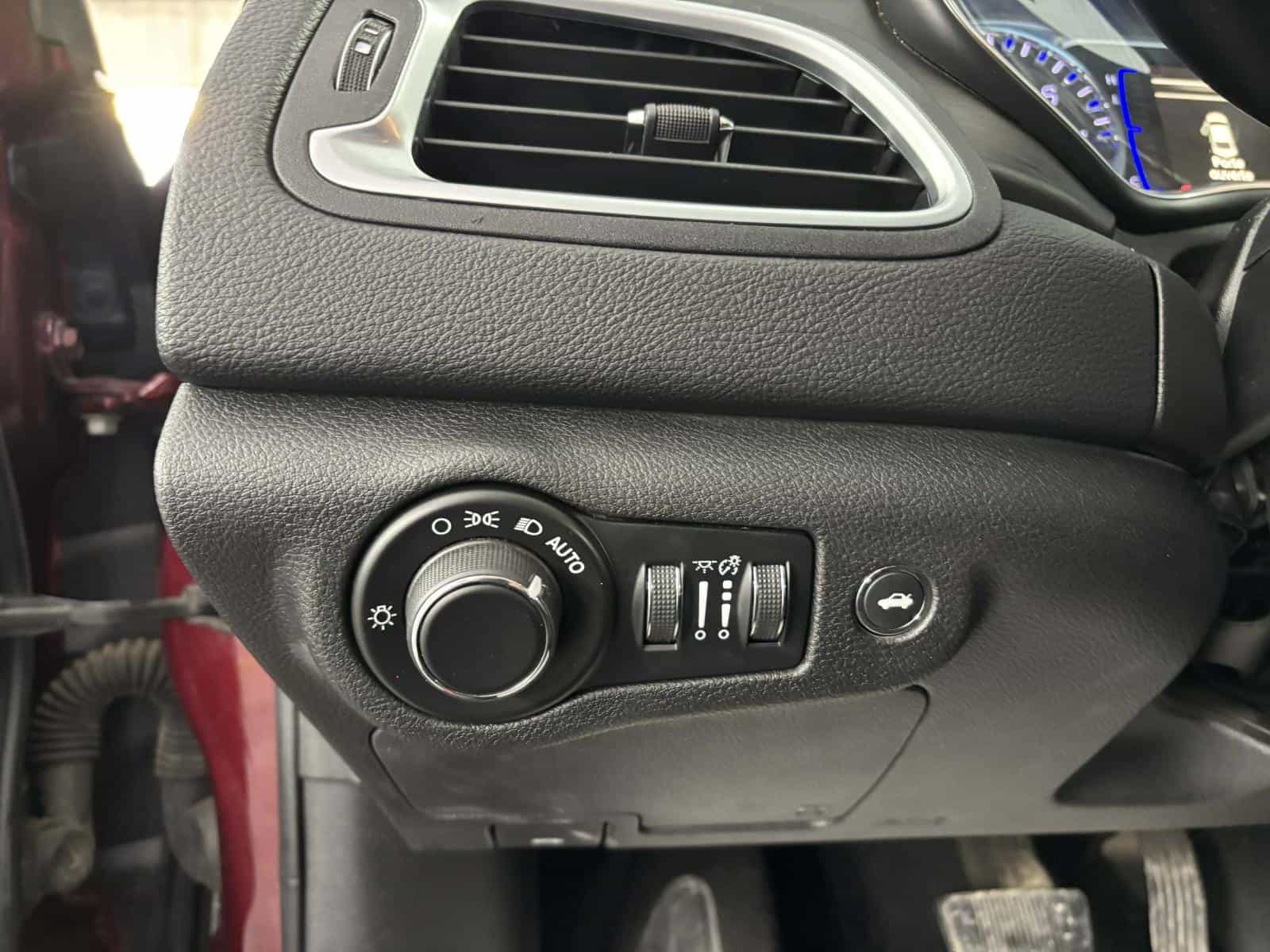 Image 9 Chrysler 200 LX 2016