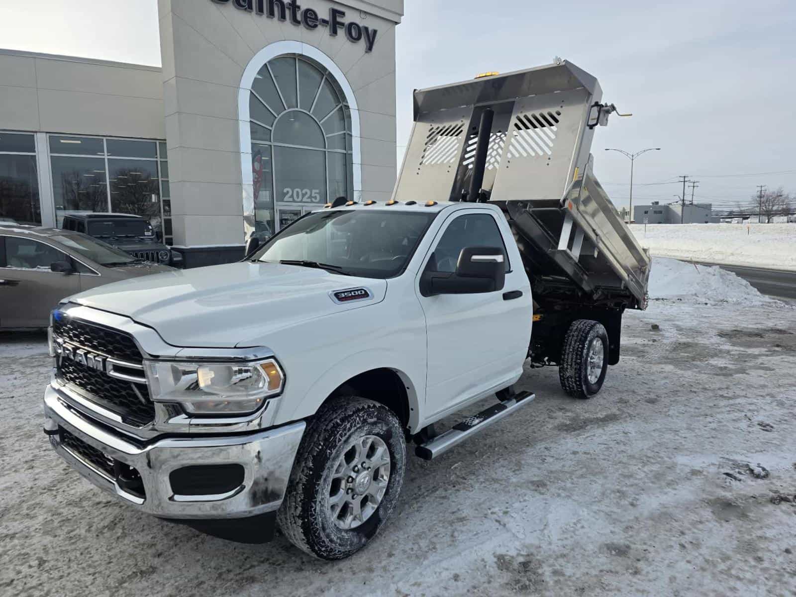 2024 RAM Chassis Cab 3500 Tradesman - Image 6
