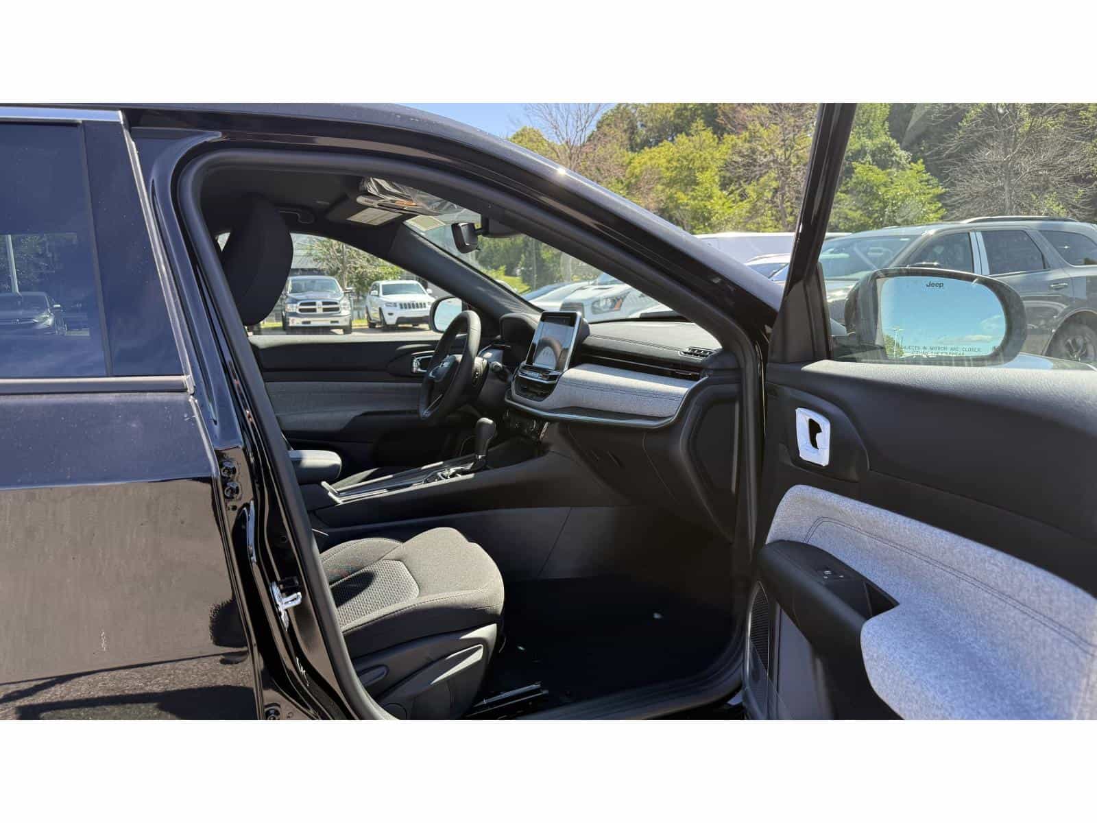 2025 Jeep Compass Sport - Image 11