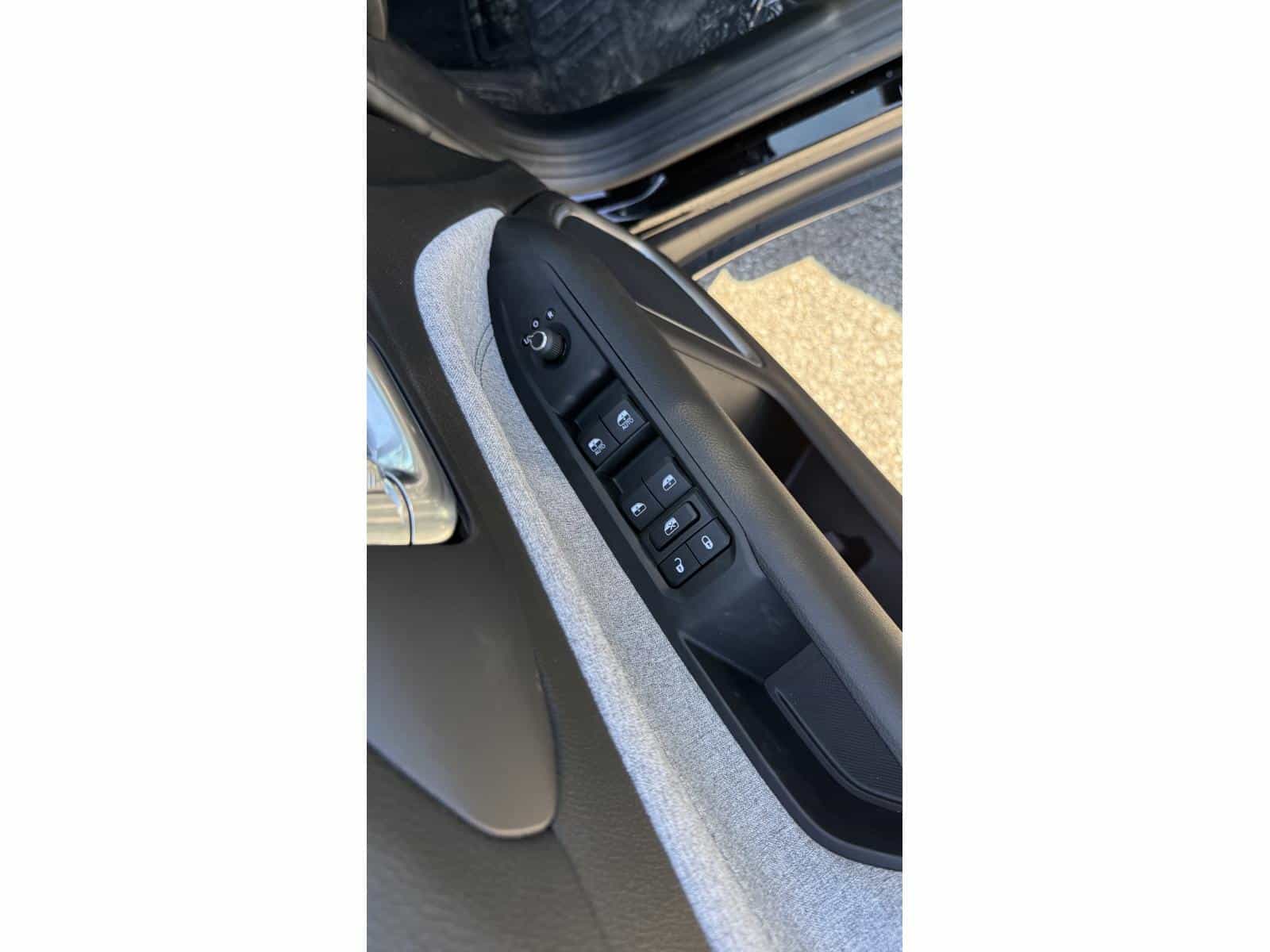 2025 Jeep Compass Sport - Image 13