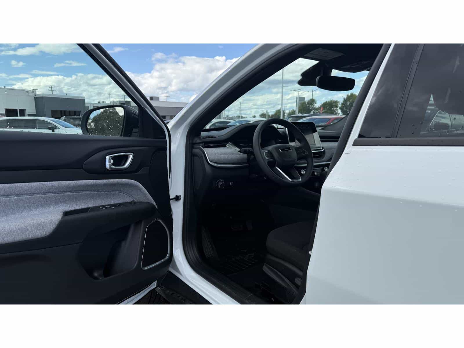 2025 Jeep Compass Sport - Image 9