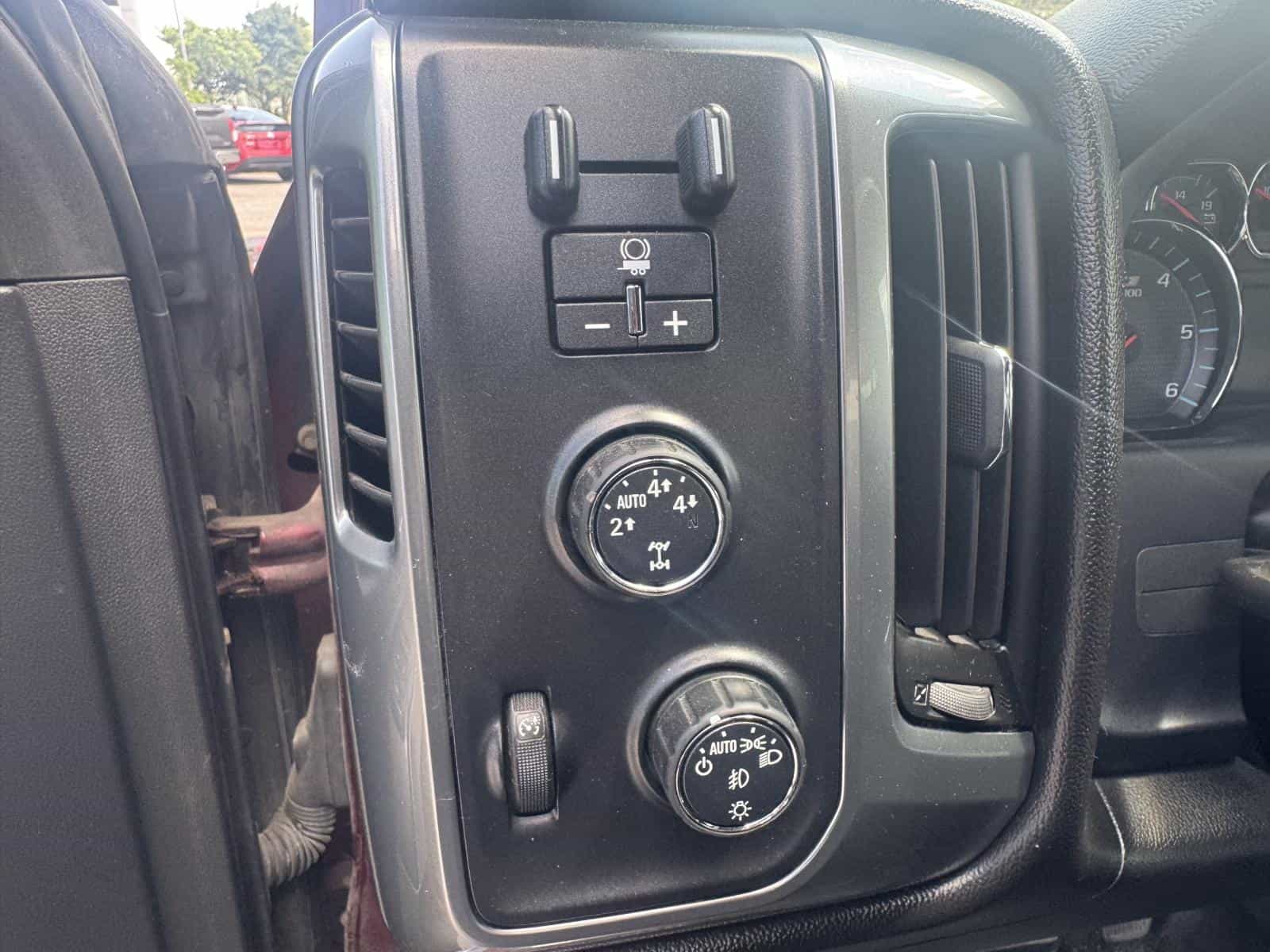 2016 Chevrolet SILVERADO K1500 LT LT - Image 9