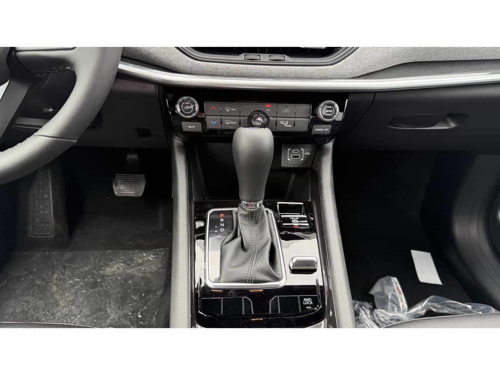 2026 Jeep Compass North - Image 13