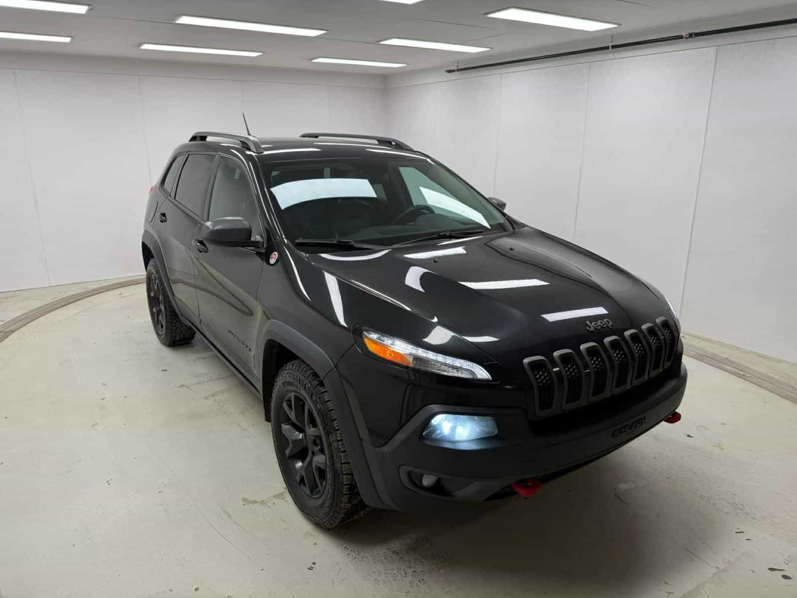 2015 Jeep Cherokee Trailhawk - Image 3