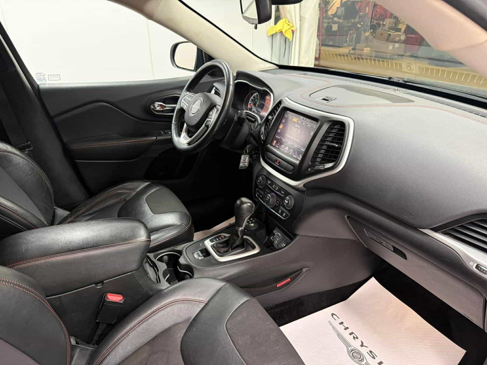 2015 Jeep Cherokee Trailhawk - Image 11