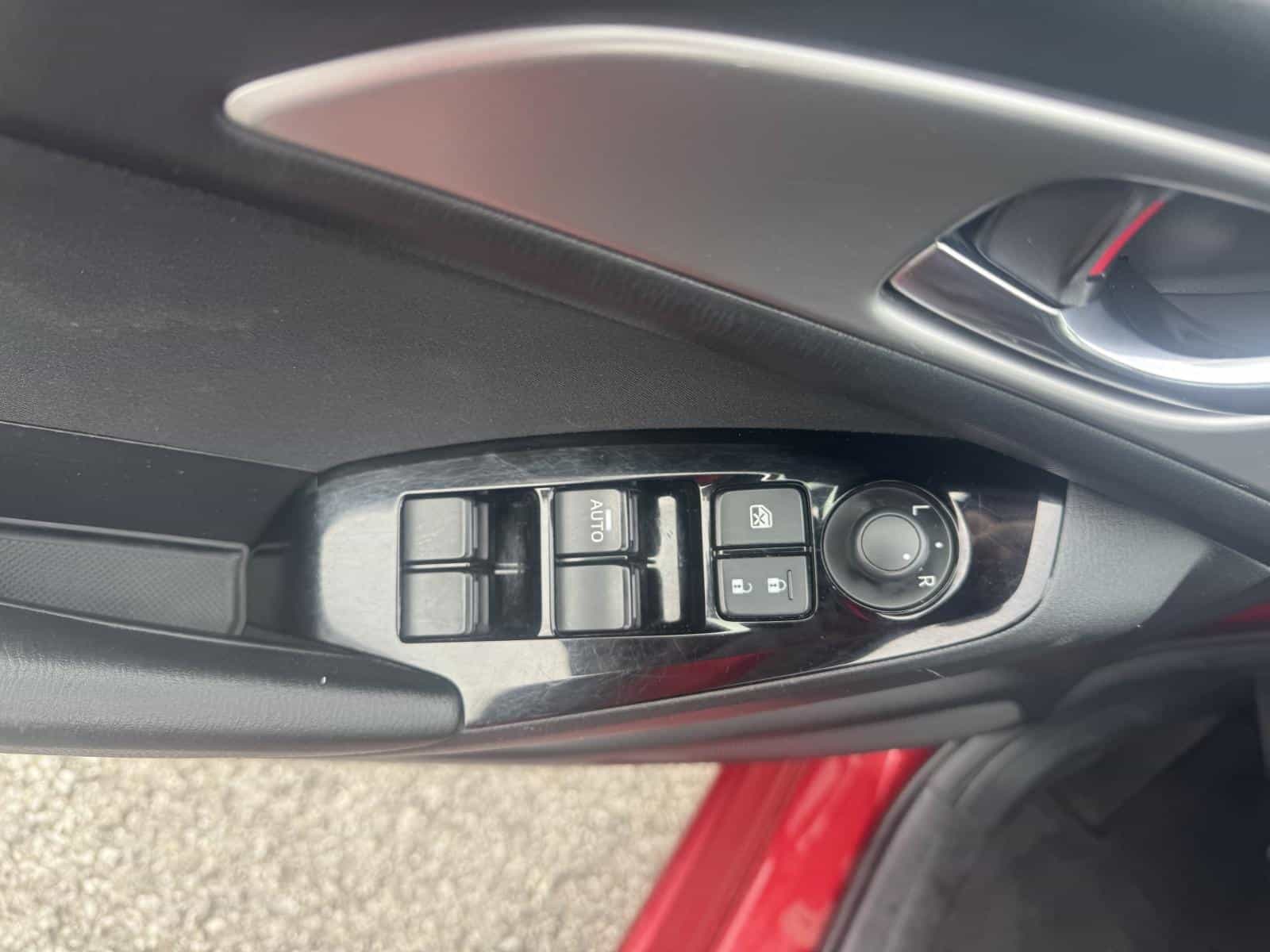 2018 Mazda MAZDA3 SPORT Sport GX - Image 6