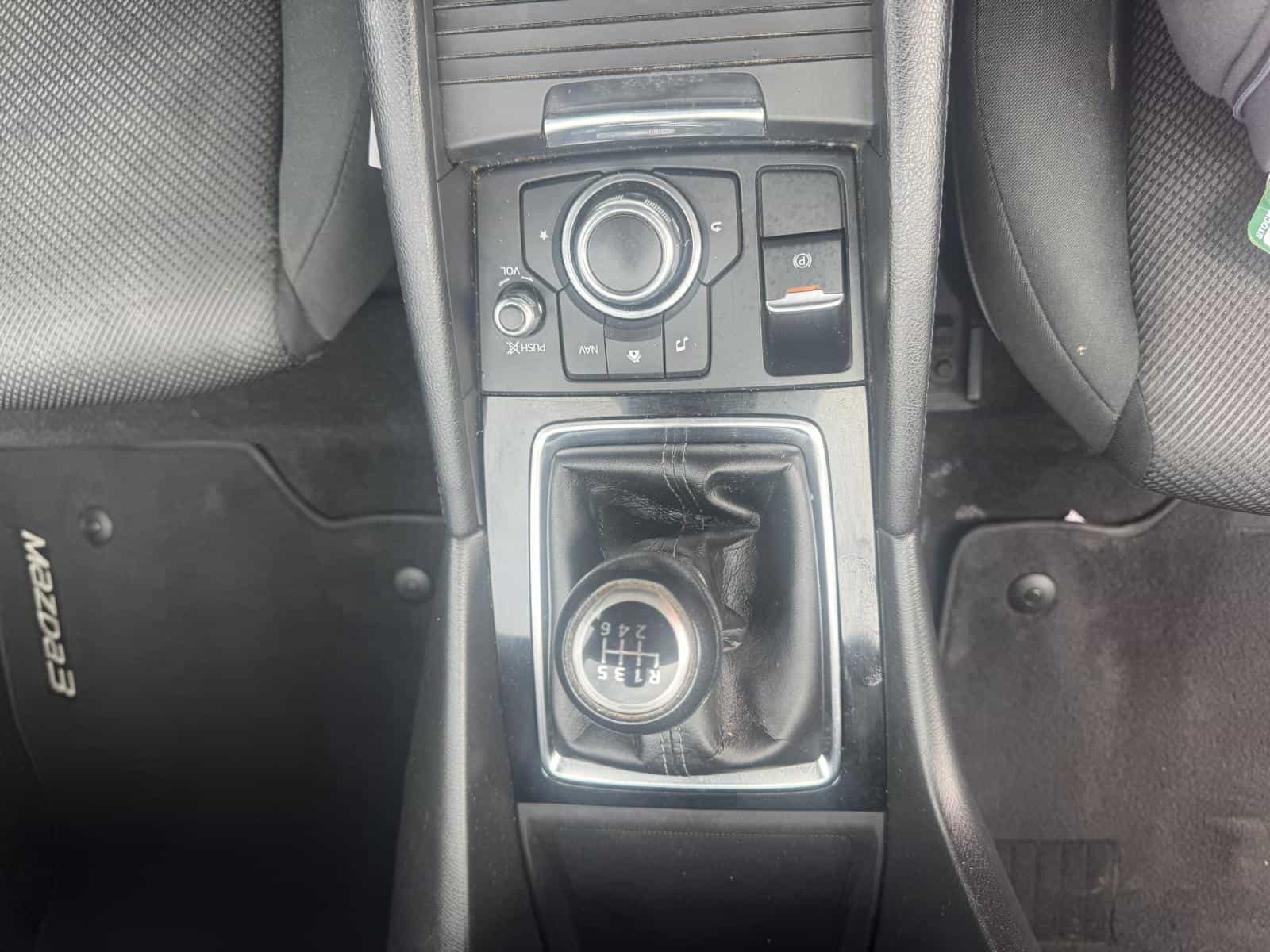 2018 Mazda MAZDA3 SPORT Sport GX - Image 9