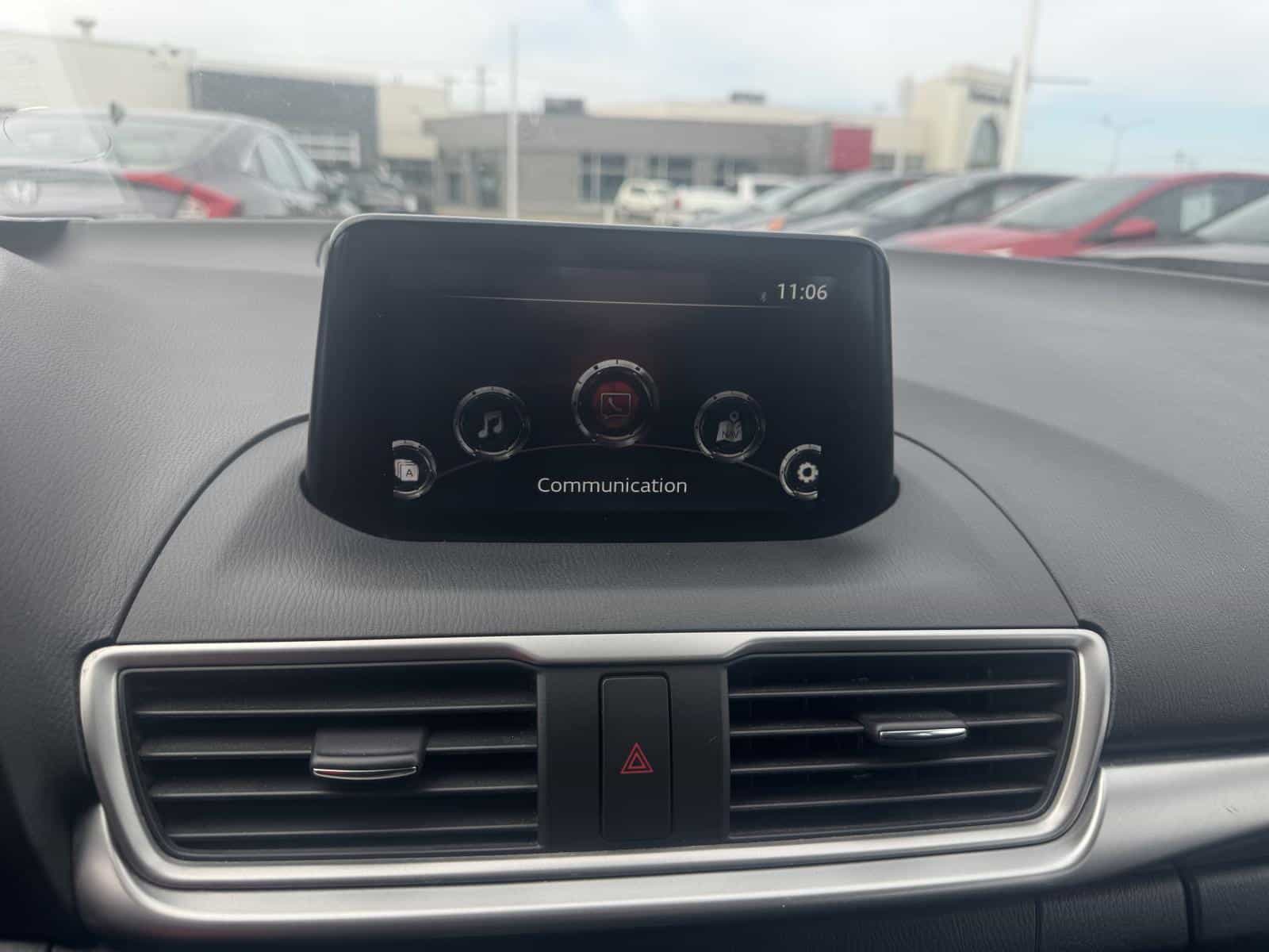 2018 Mazda MAZDA3 SPORT Sport GX - Image 8