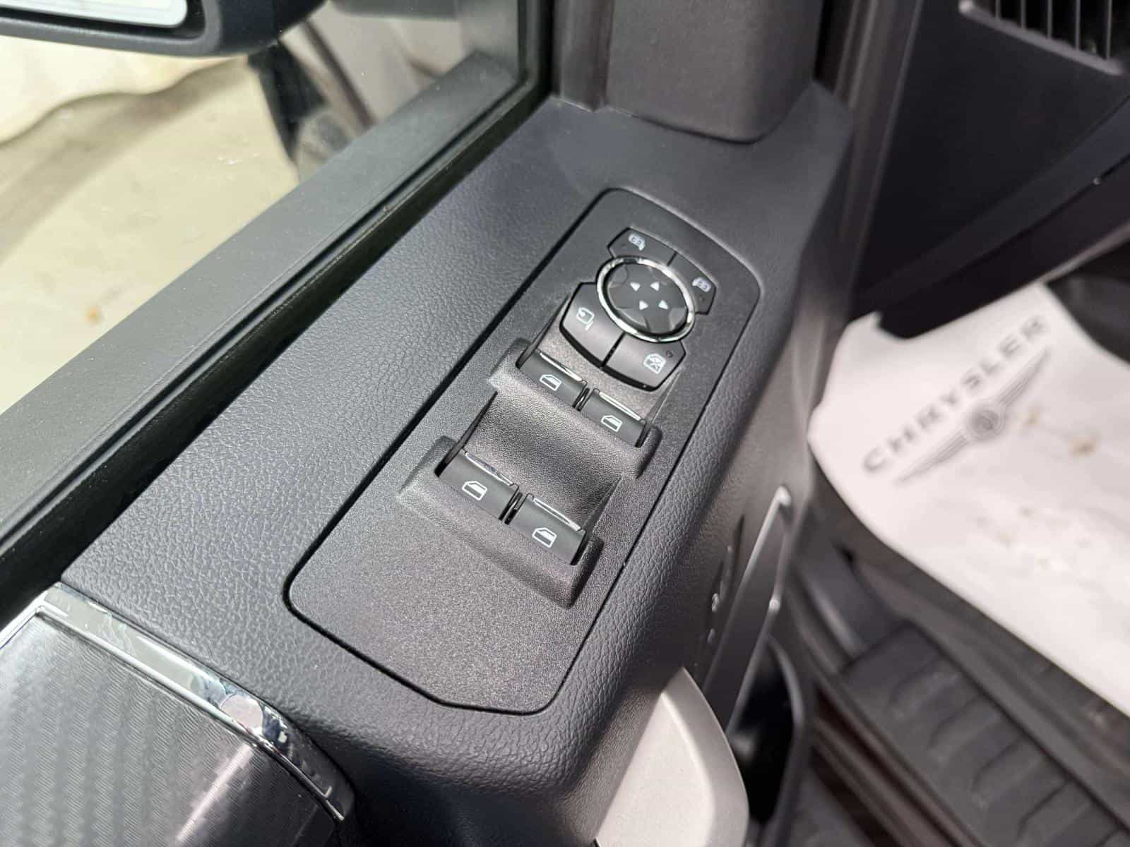 2019 Ford F150 SUPERCREW Lariat - Image 11