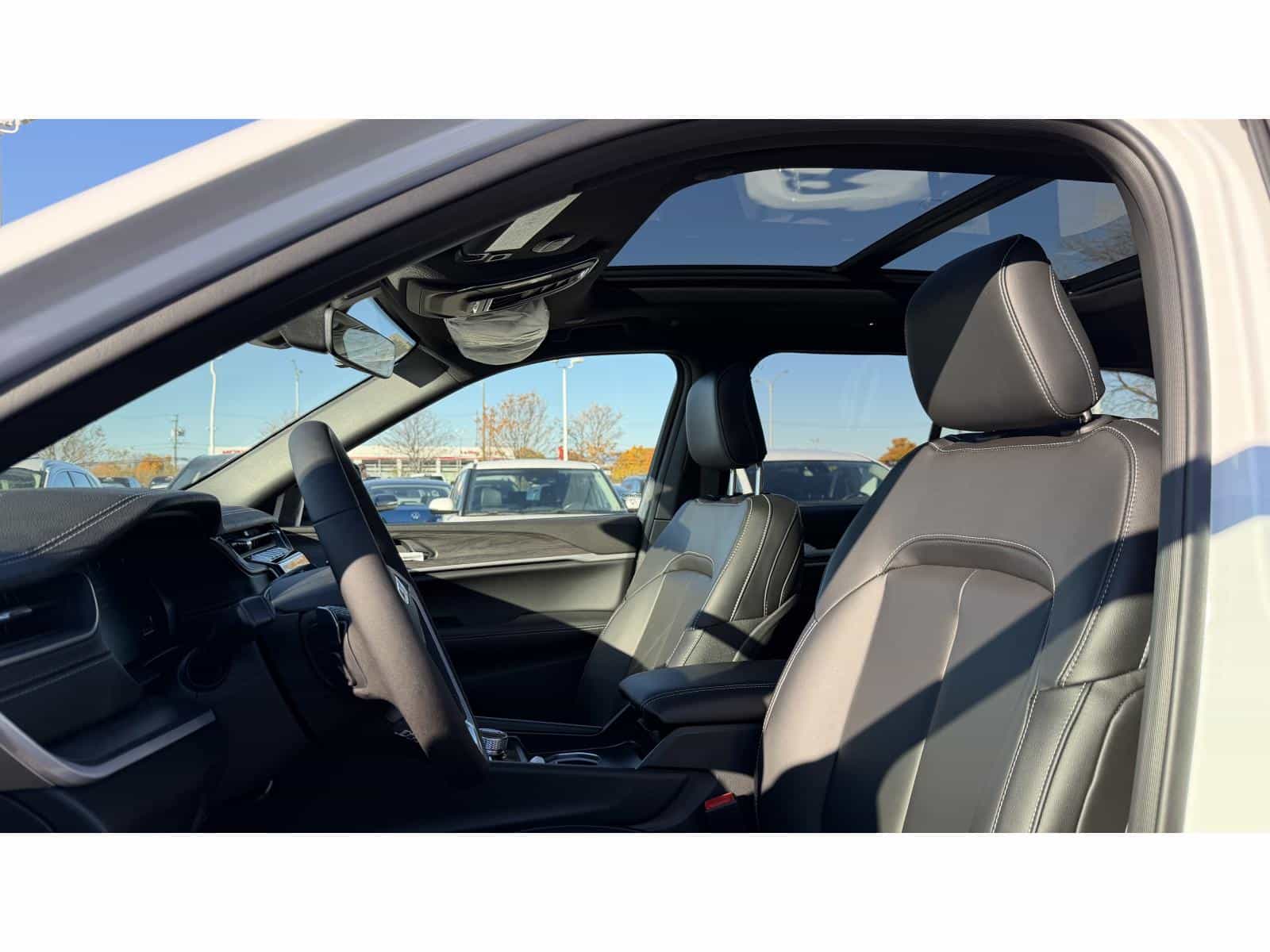 2025 Jeep Grand Cherokee Limited - Image 13