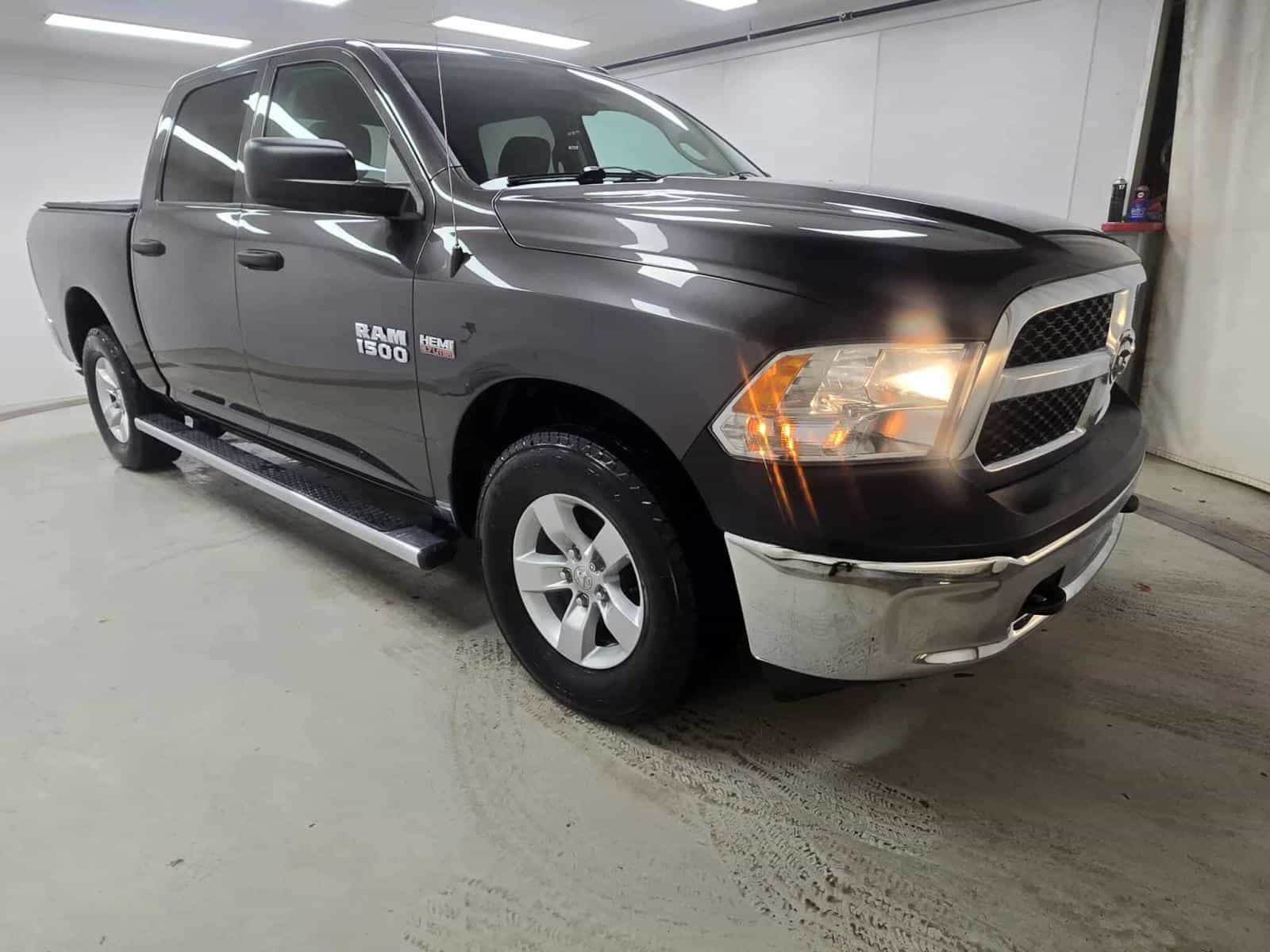 2017 RAM 1500 SXT - Image 3