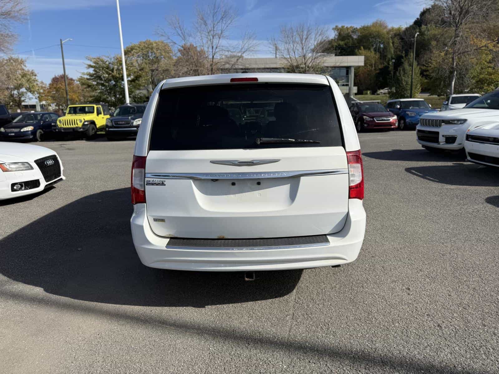 2014 Chrysler Town & Country Touring L Touring - Image 6