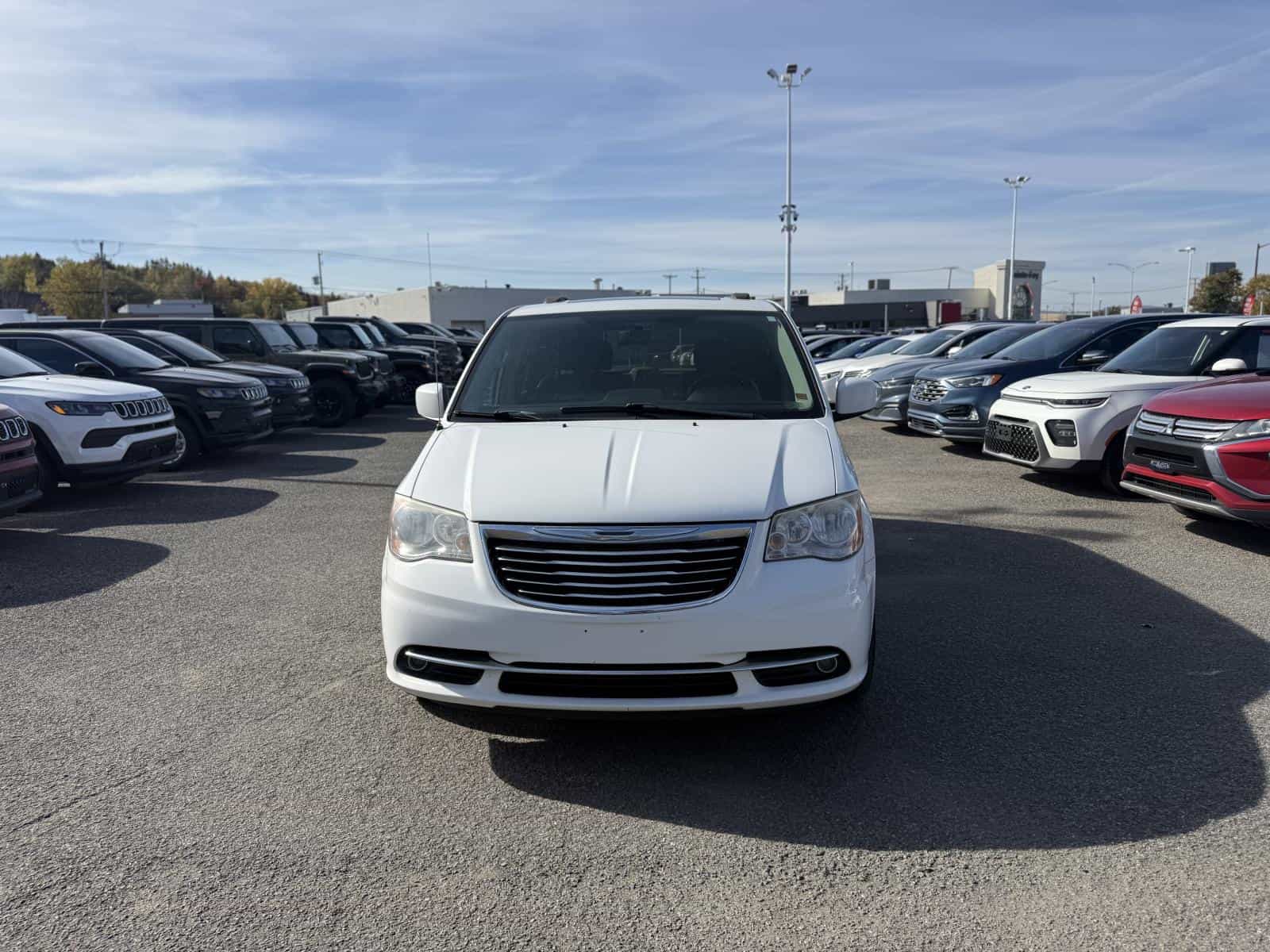 2014 Chrysler Town & Country Touring L Touring - Image 2