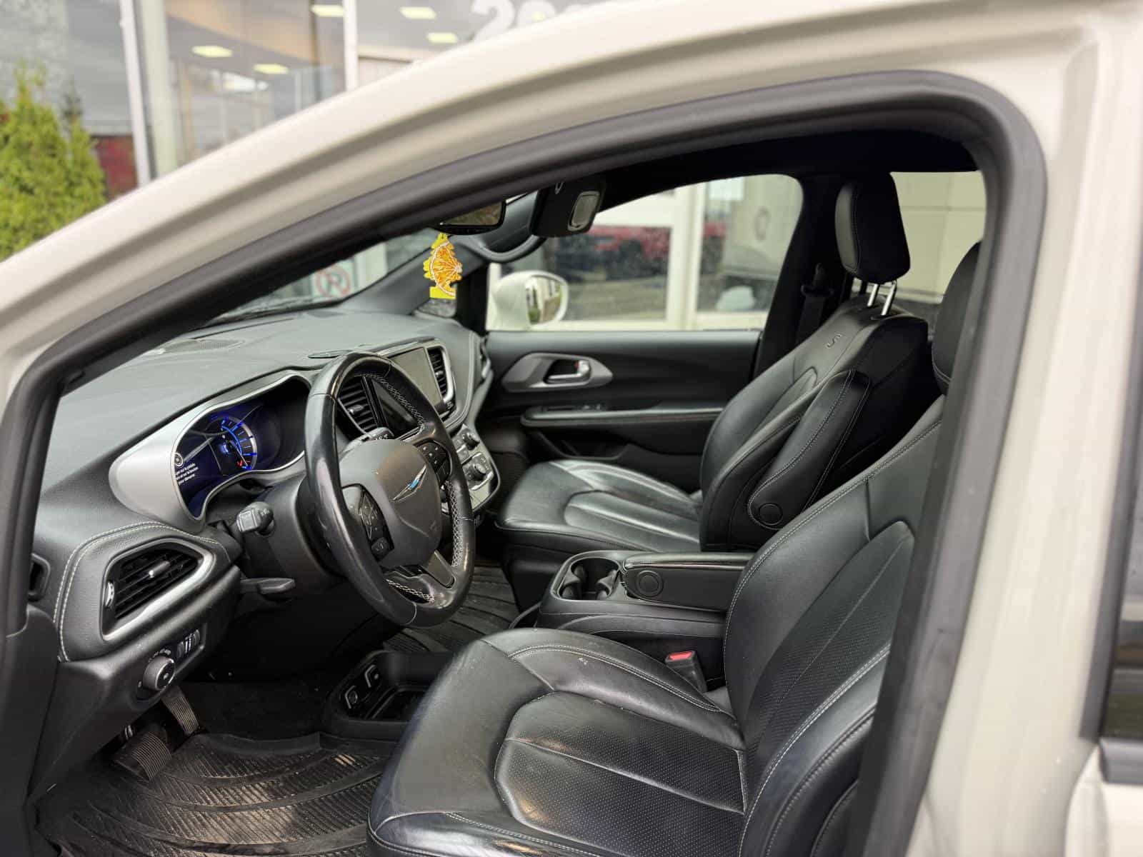 2021 Chrysler Pacifica Hybrid Touring L Hyb Touring L Plus - Image 11