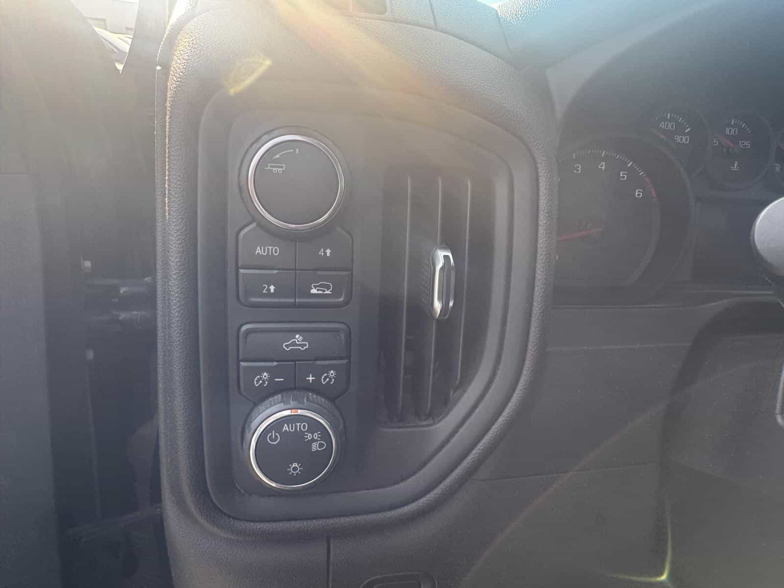 2020 Chevrolet Silverado K1500 Custom Custom - Image 9