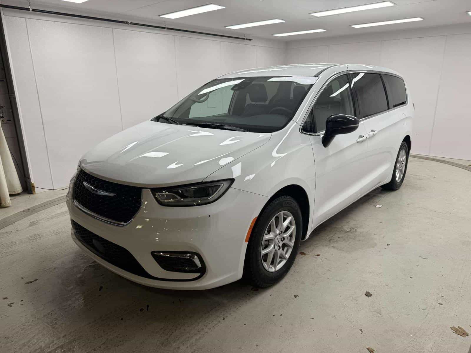 2024 Chrysler Pacifica Touring L Touring L - Image 1