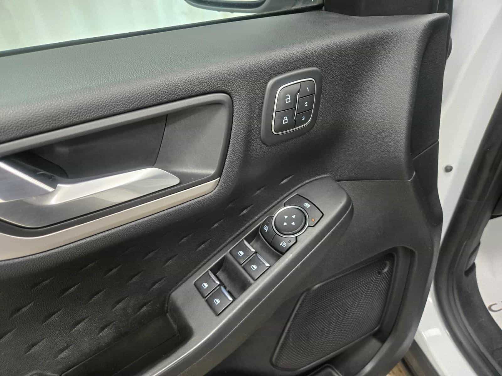 2020 Ford ESCAPE SEL SEL - Image 10