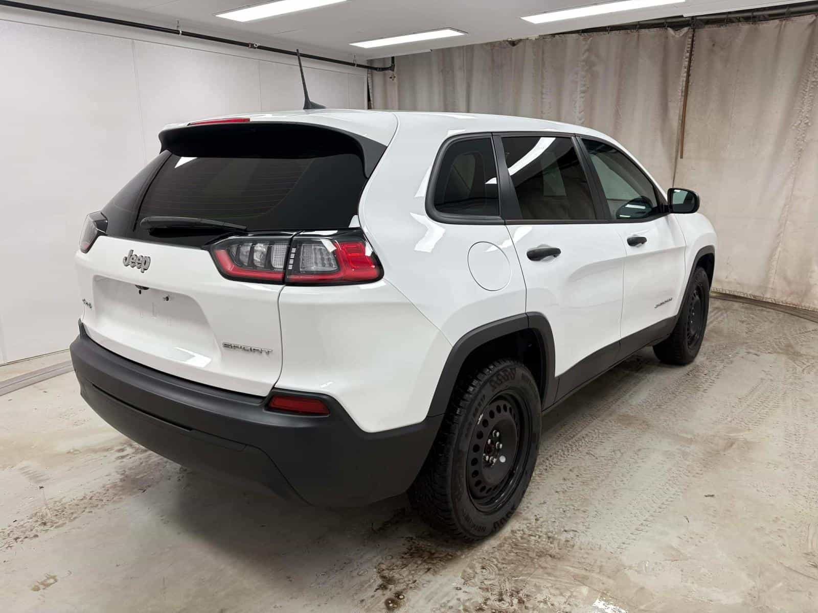 2022 Jeep Cherokee Sport Sport - Image 6