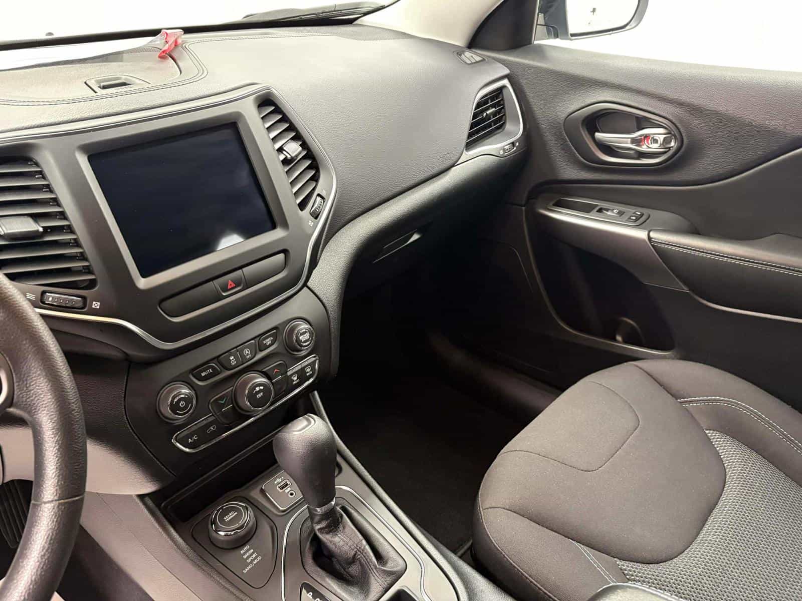 2022 Jeep Cherokee Sport Sport - Image 14