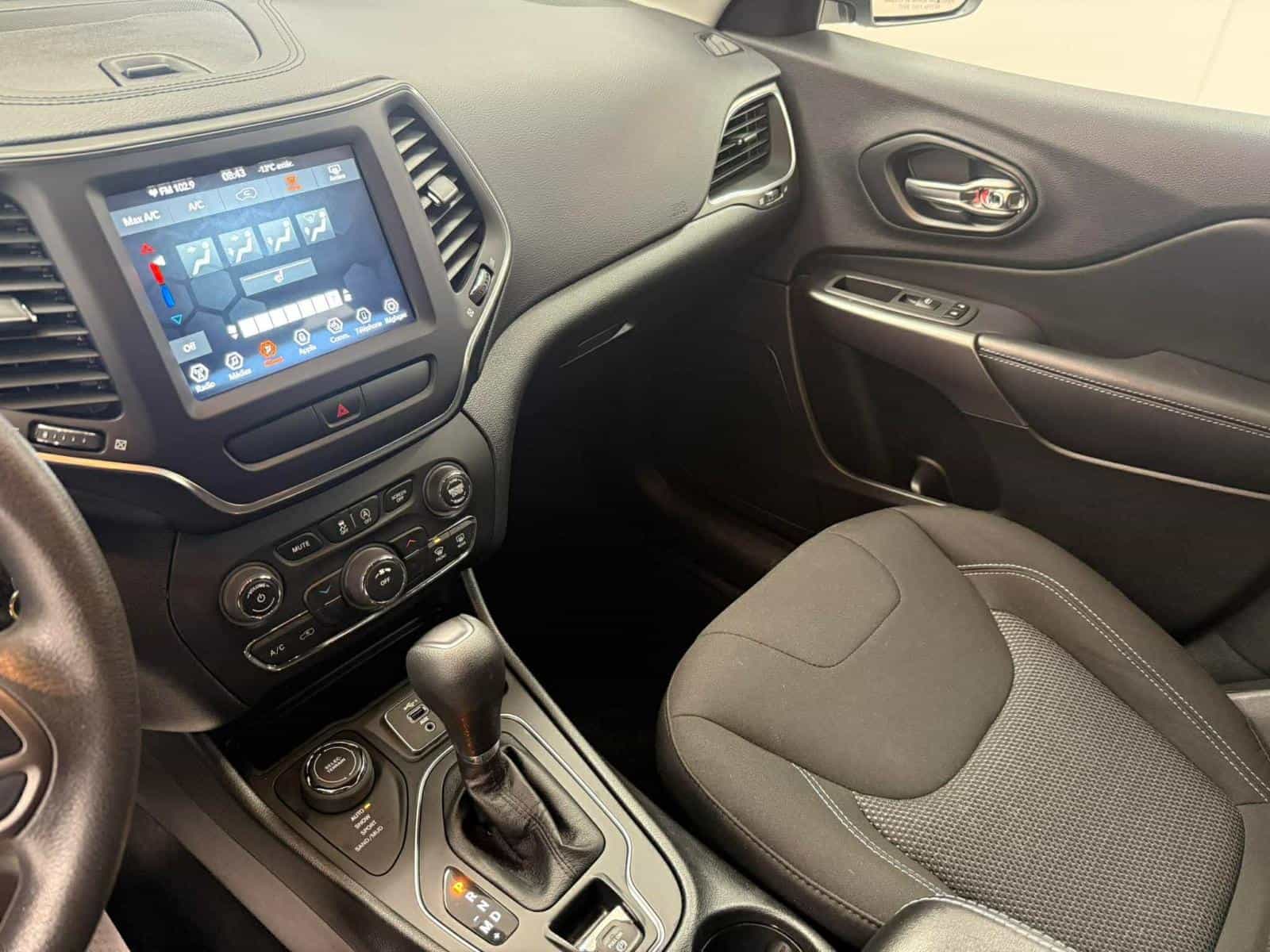 2022 Jeep Cherokee Sport Sport - Image 13