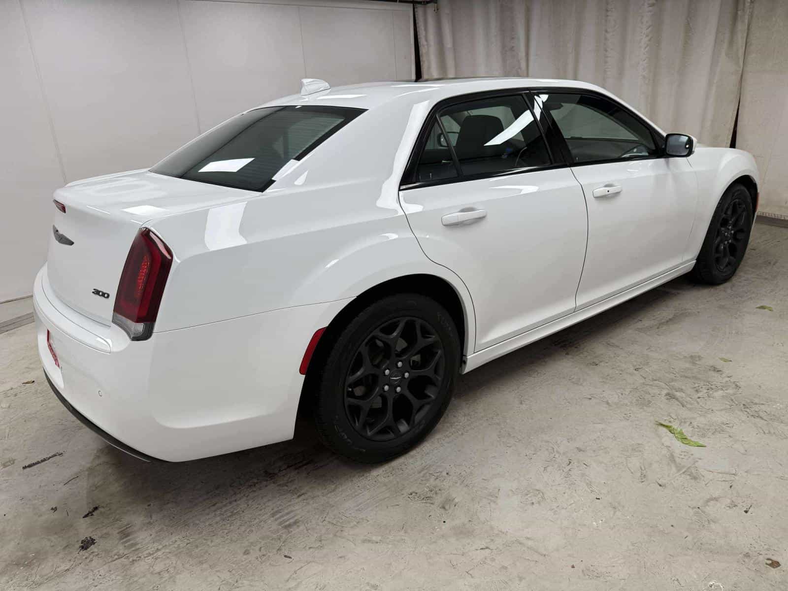 2023 Chrysler 300 Touring L Touring L - Image 3