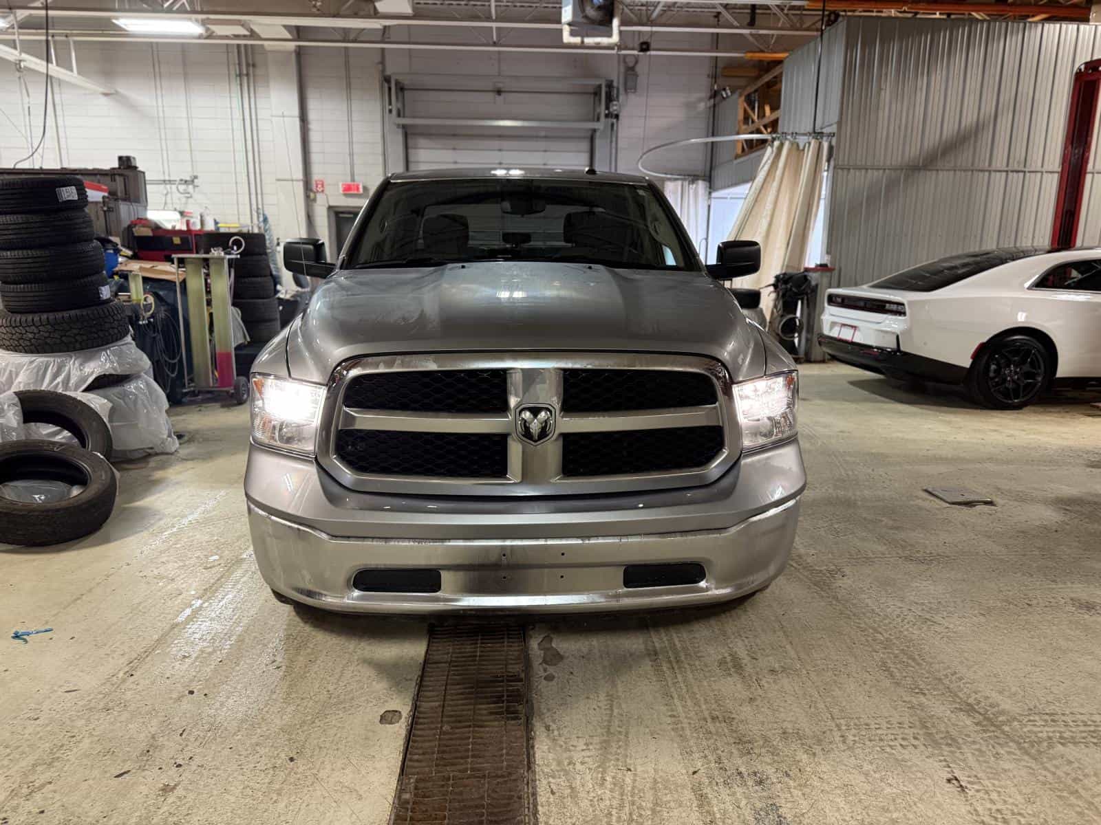 2023 RAM 1500 CLASSIC SLT SLT - Image 2