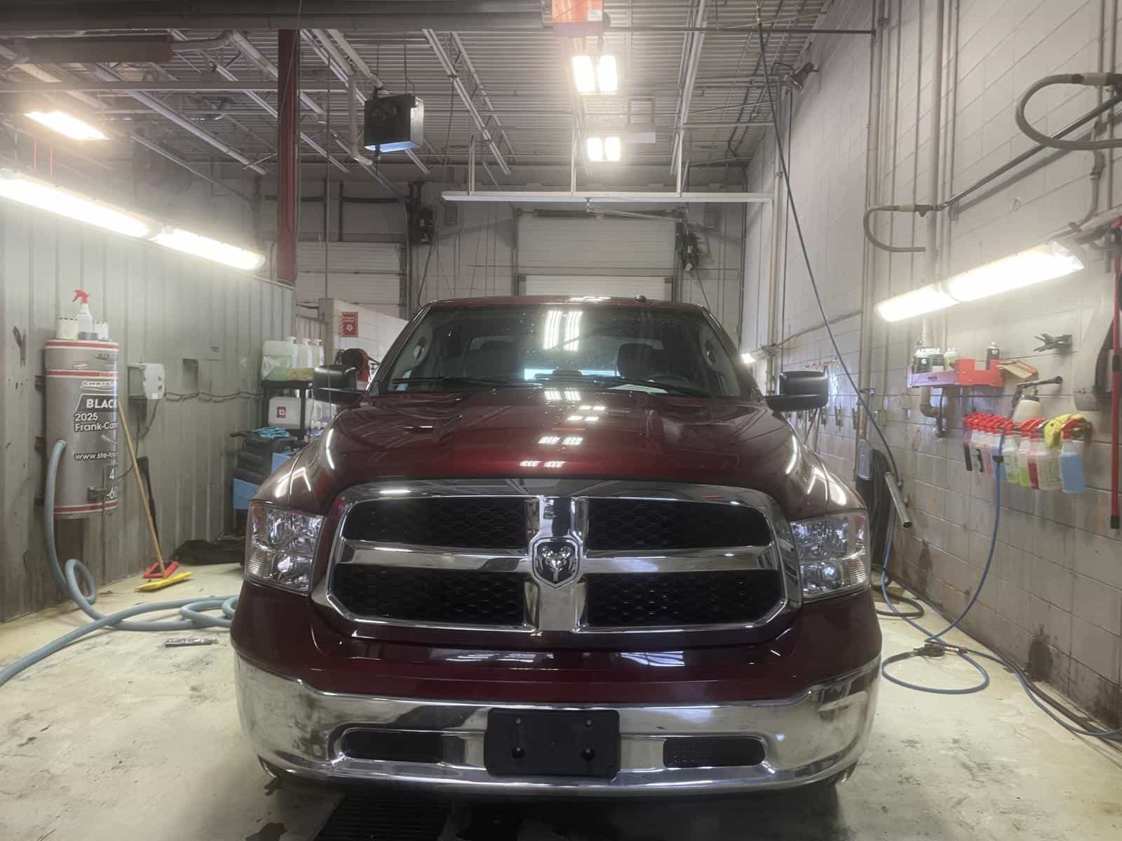 2023 RAM 1500 CLASSIC SLT SLT - Image 2