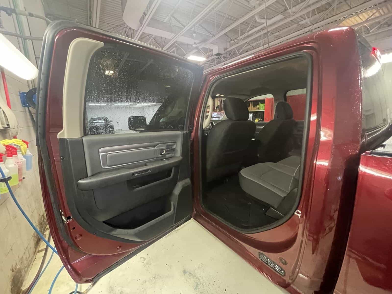 2023 RAM 1500 CLASSIC SLT SLT - Image 7