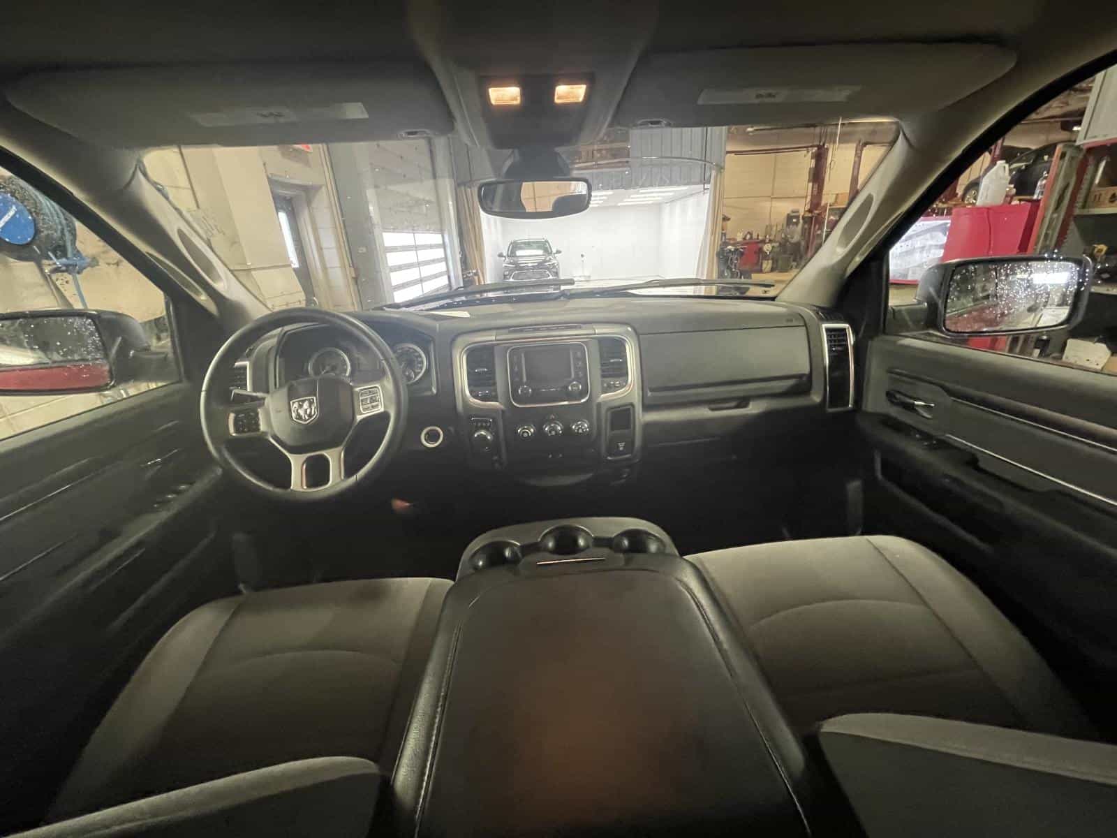 2023 RAM 1500 CLASSIC SLT SLT - Image 9