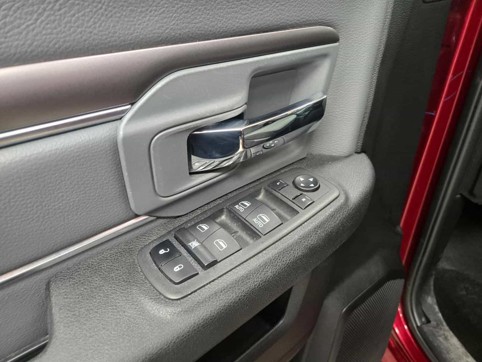 2023 RAM 1500 Classic SLT - Image 11