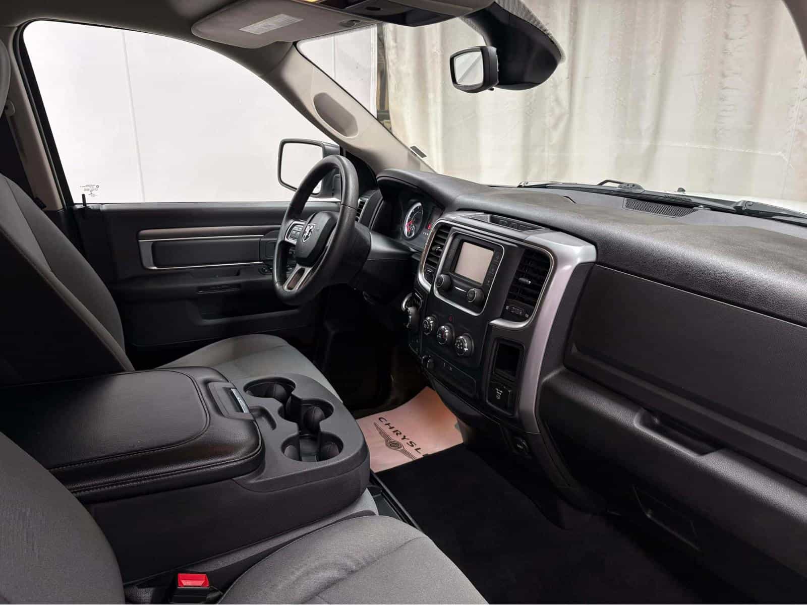 2022 RAM 1500 CLASSIC SLT SLT - Image 11