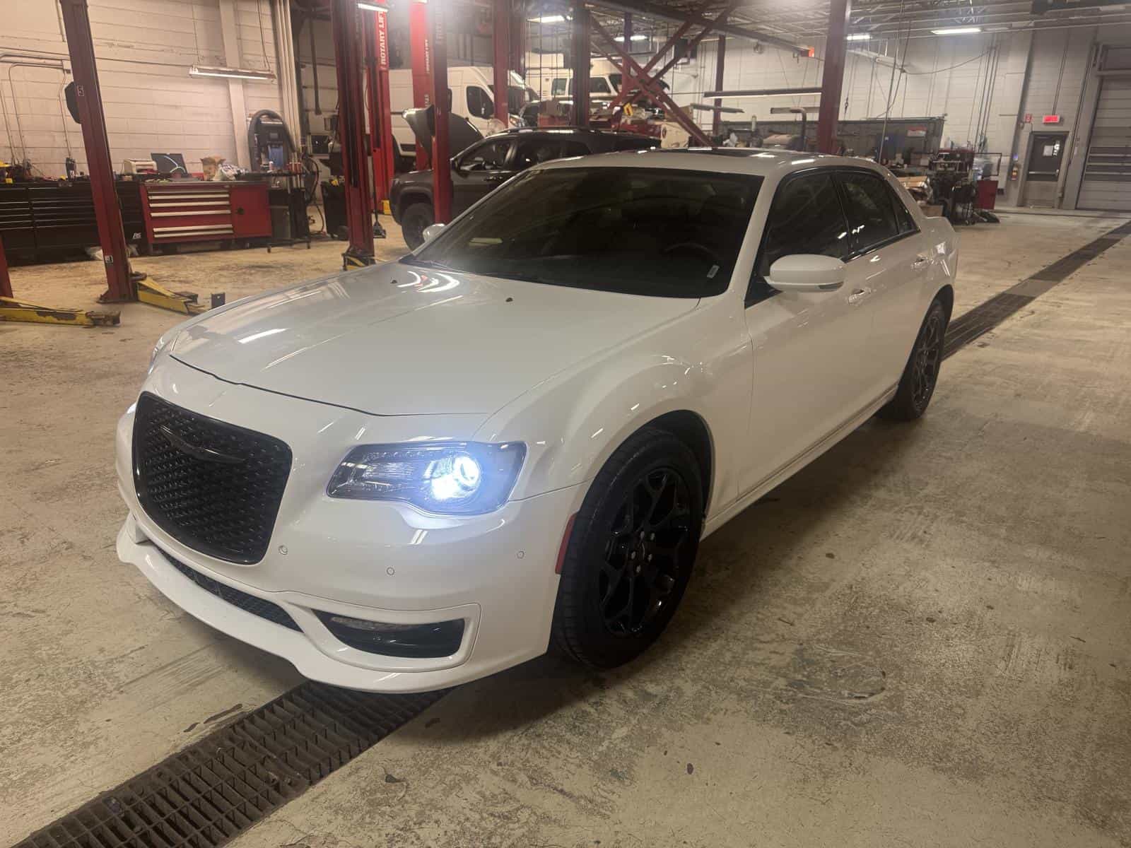 2023 Chrysler 300 Touring L Touring L - Image 1