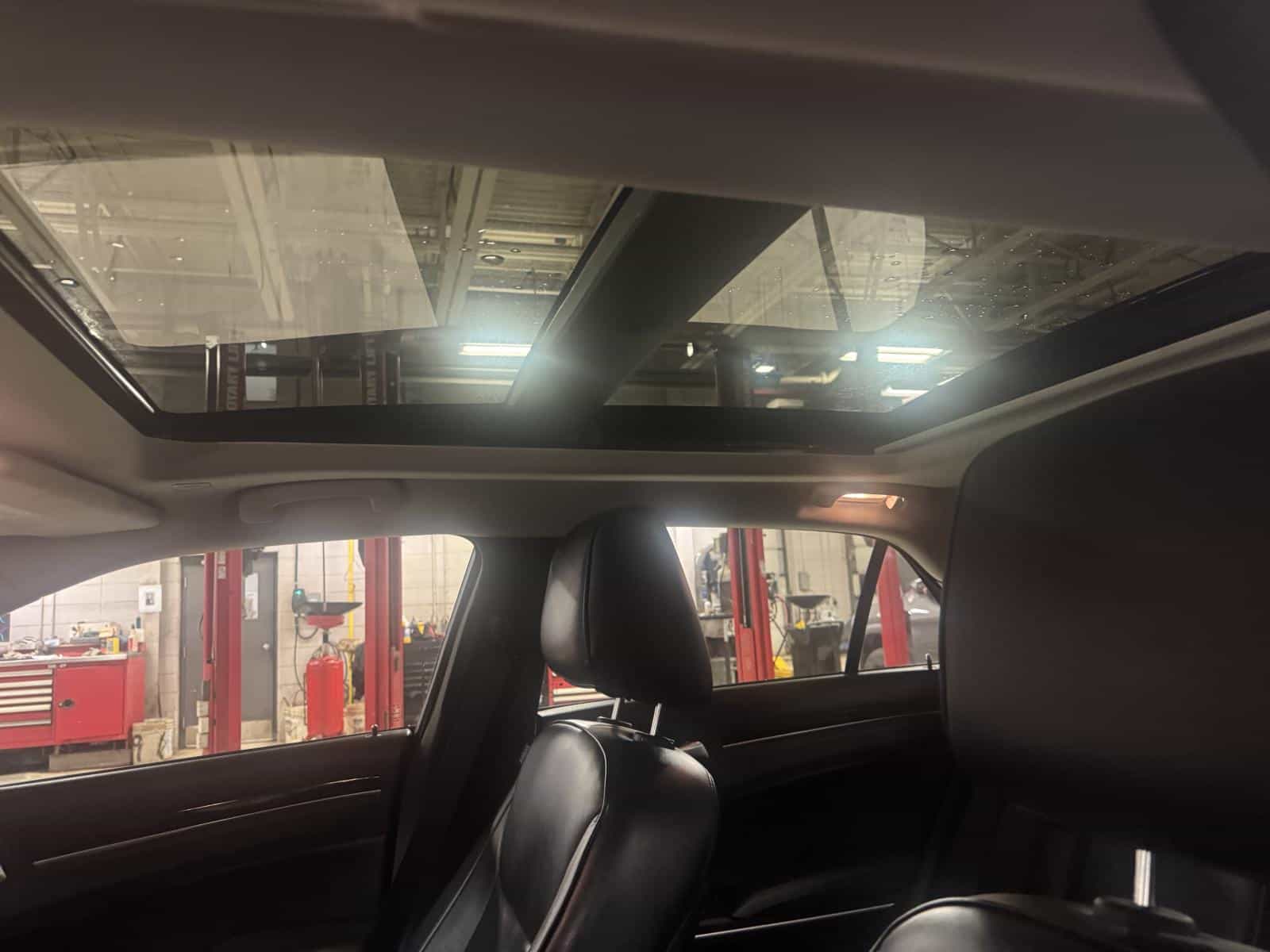 2023 Chrysler 300 Touring L - Image 12