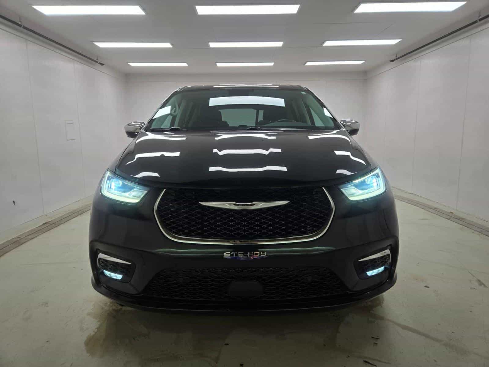 2022 Chrysler Pacifica Hybrid Limited Hybrid Limited - Image 2