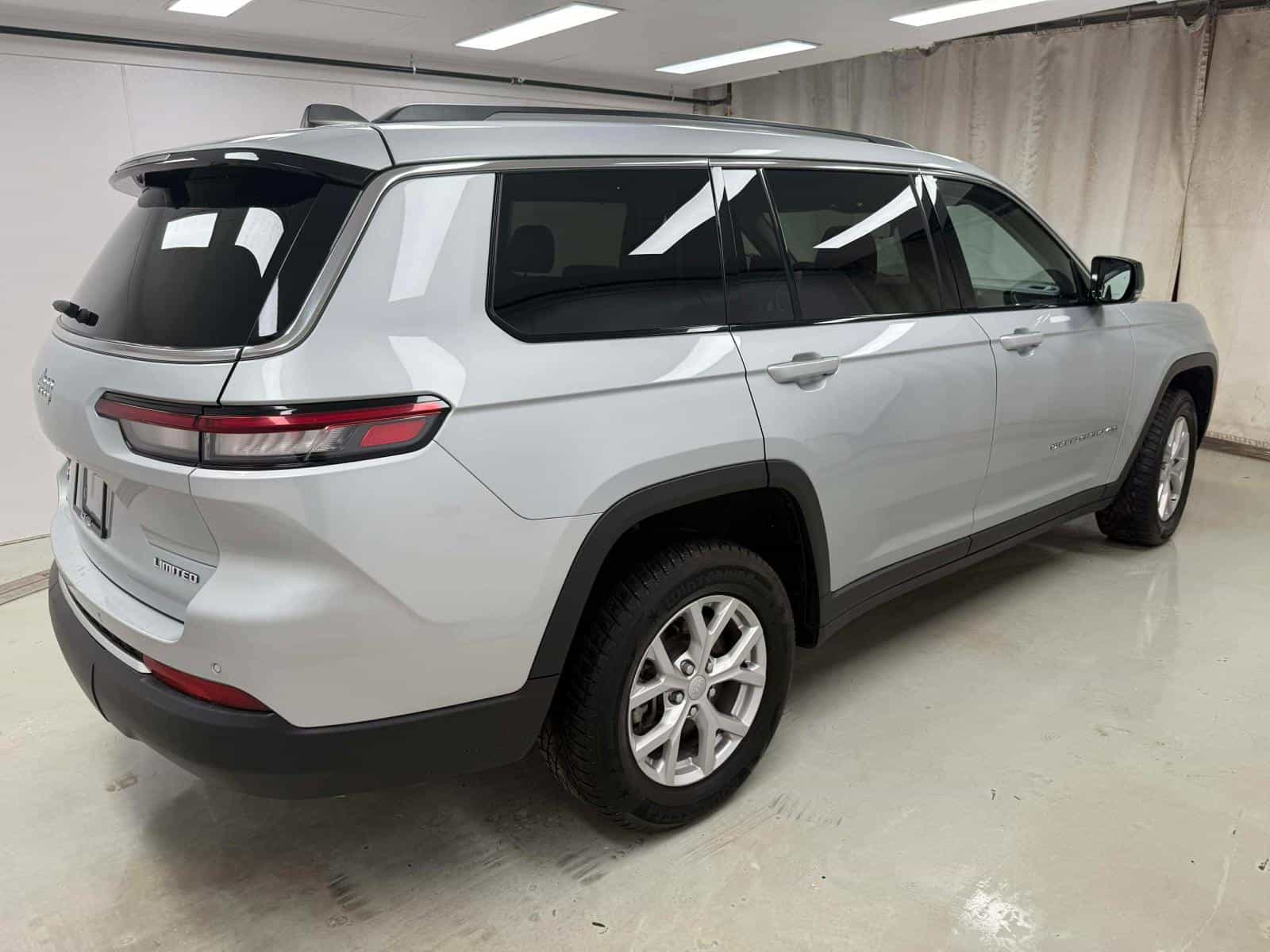 2023 Jeep Grand Cherokee L Limited - Image 4