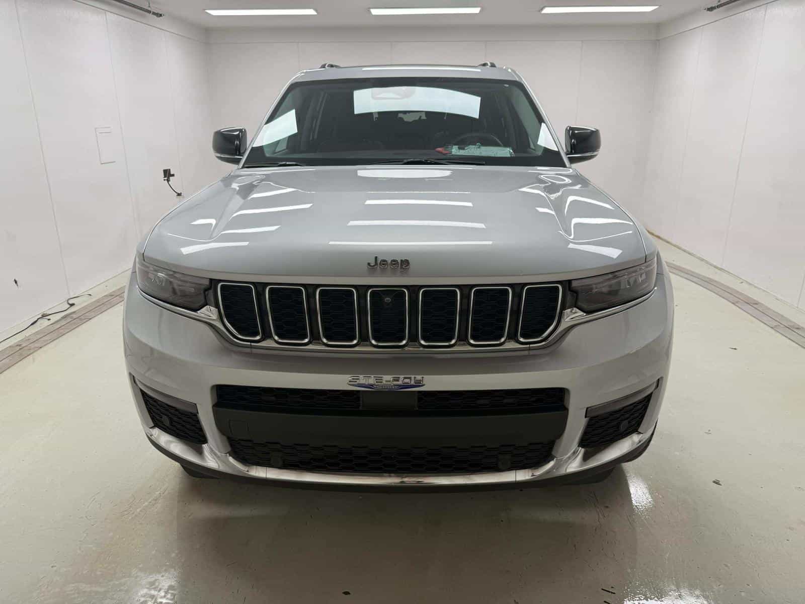 2023 Jeep Grand Cherokee L Limited - Image 2