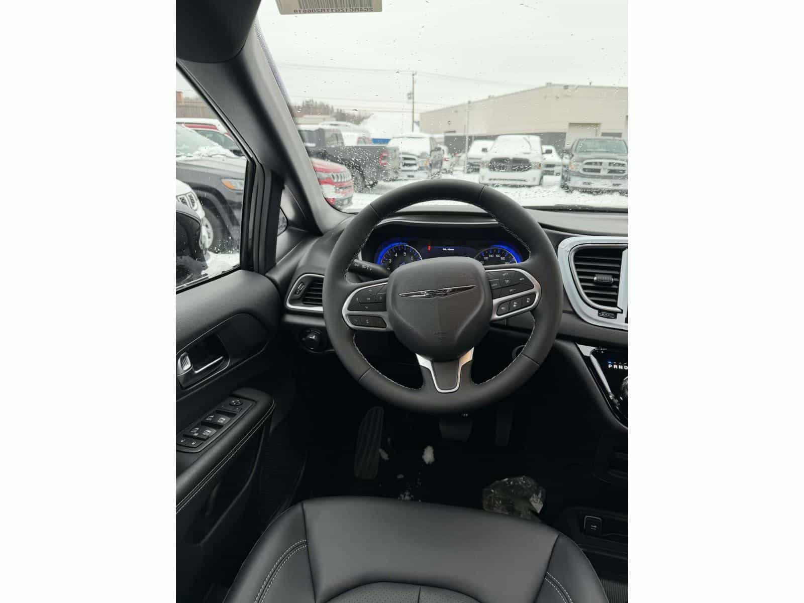 2026 Chrysler Grand Caravan SXT - Image 6