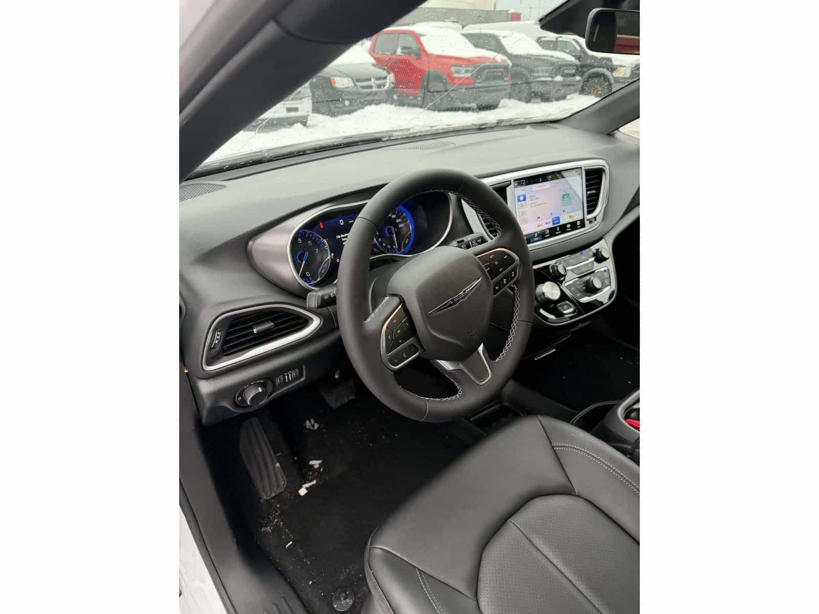 Image 2 Chrysler Grand Caravan SXT 2026