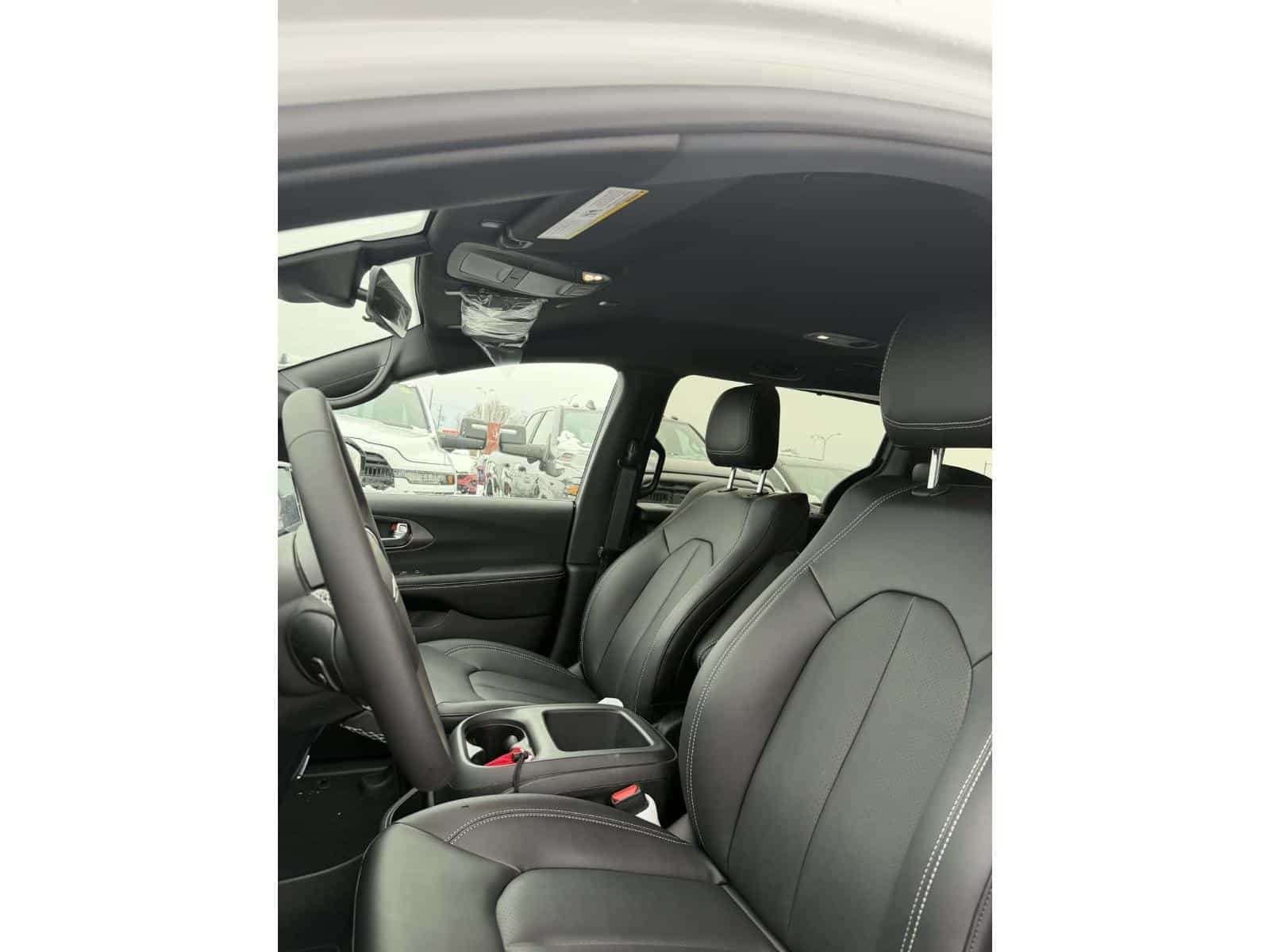 2026 Chrysler Grand Caravan SXT - Image 3