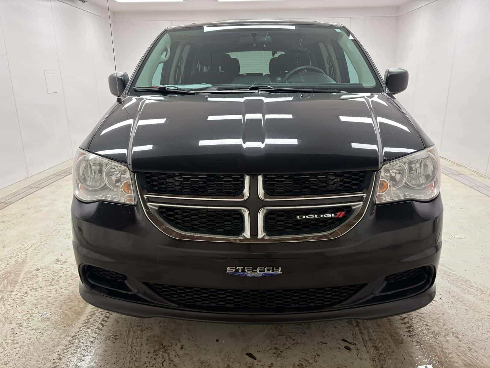 2014 Dodge Grand Caravan SXT - Image 2