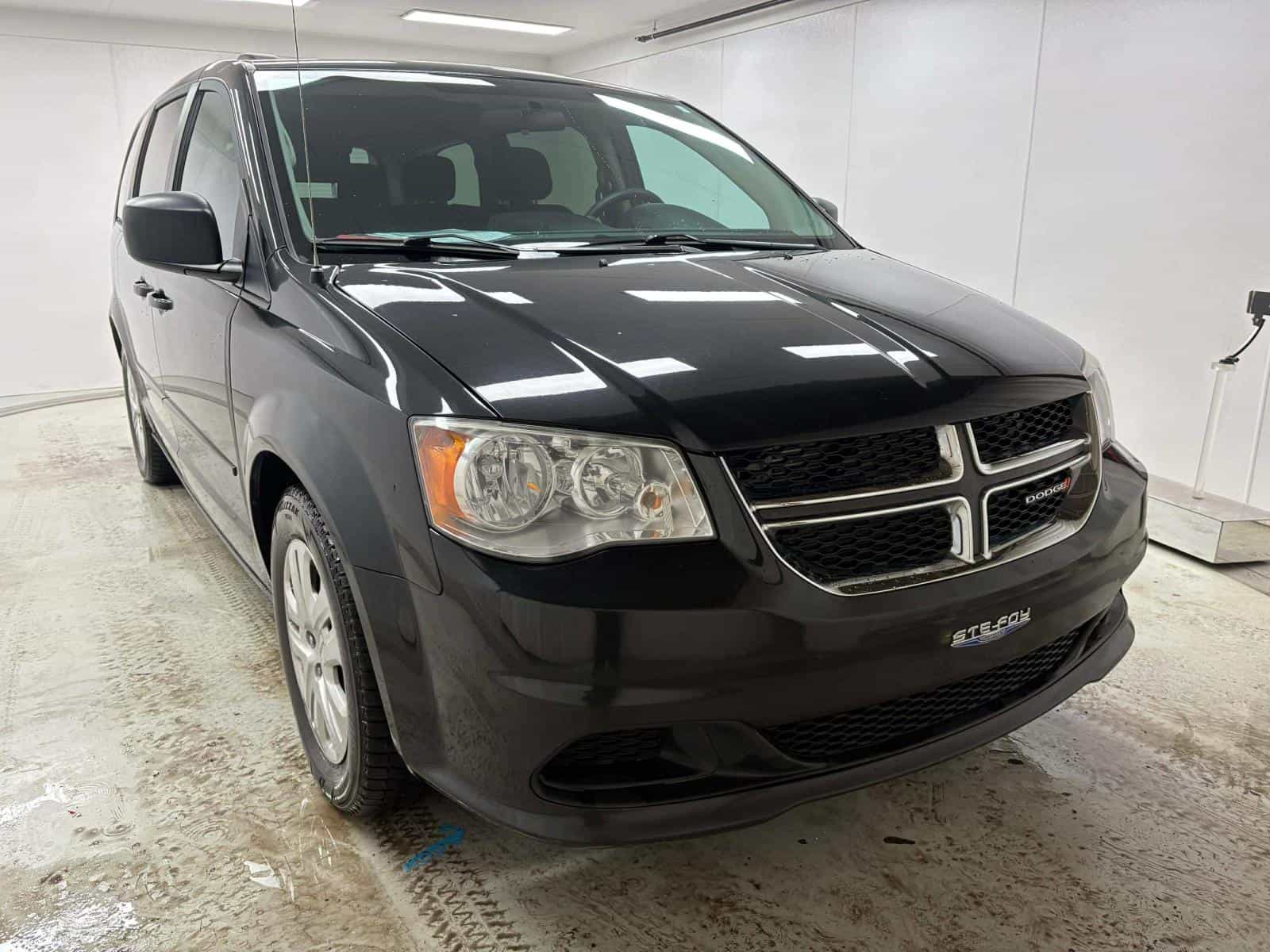 2014 Dodge Grand Caravan SXT - Image 3