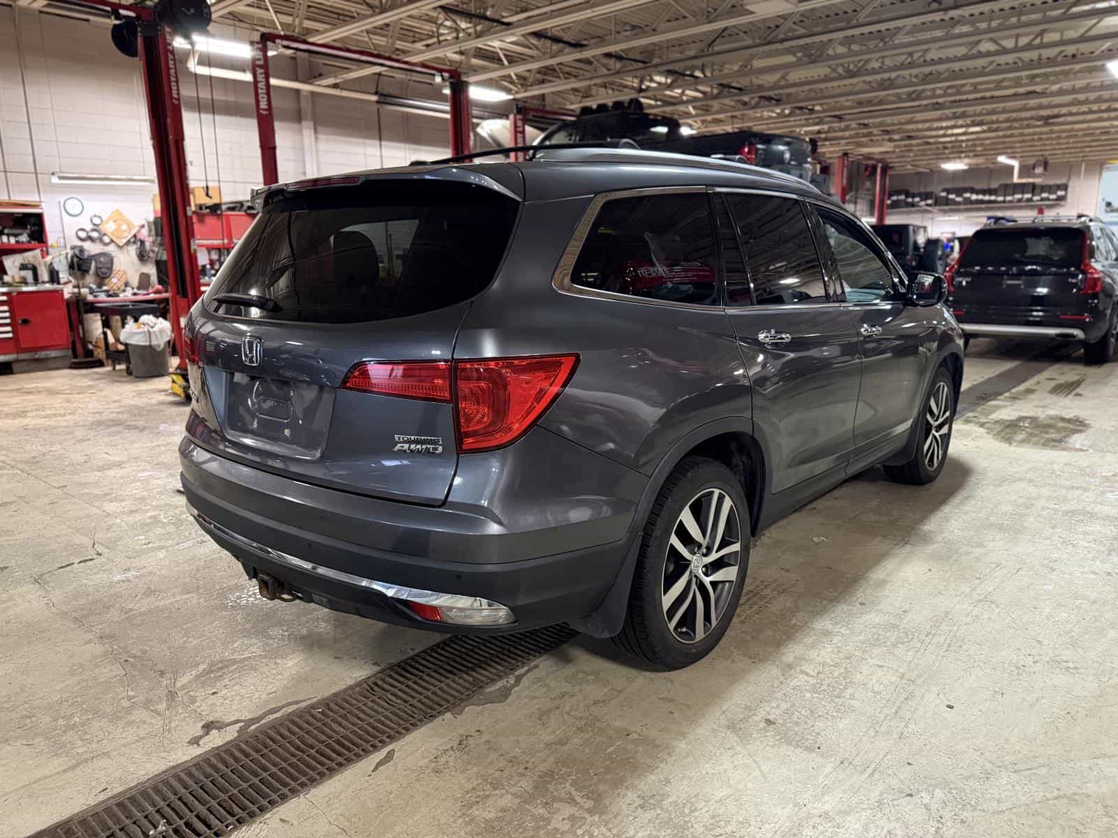 2017 Honda Pilot Touring - Image 5